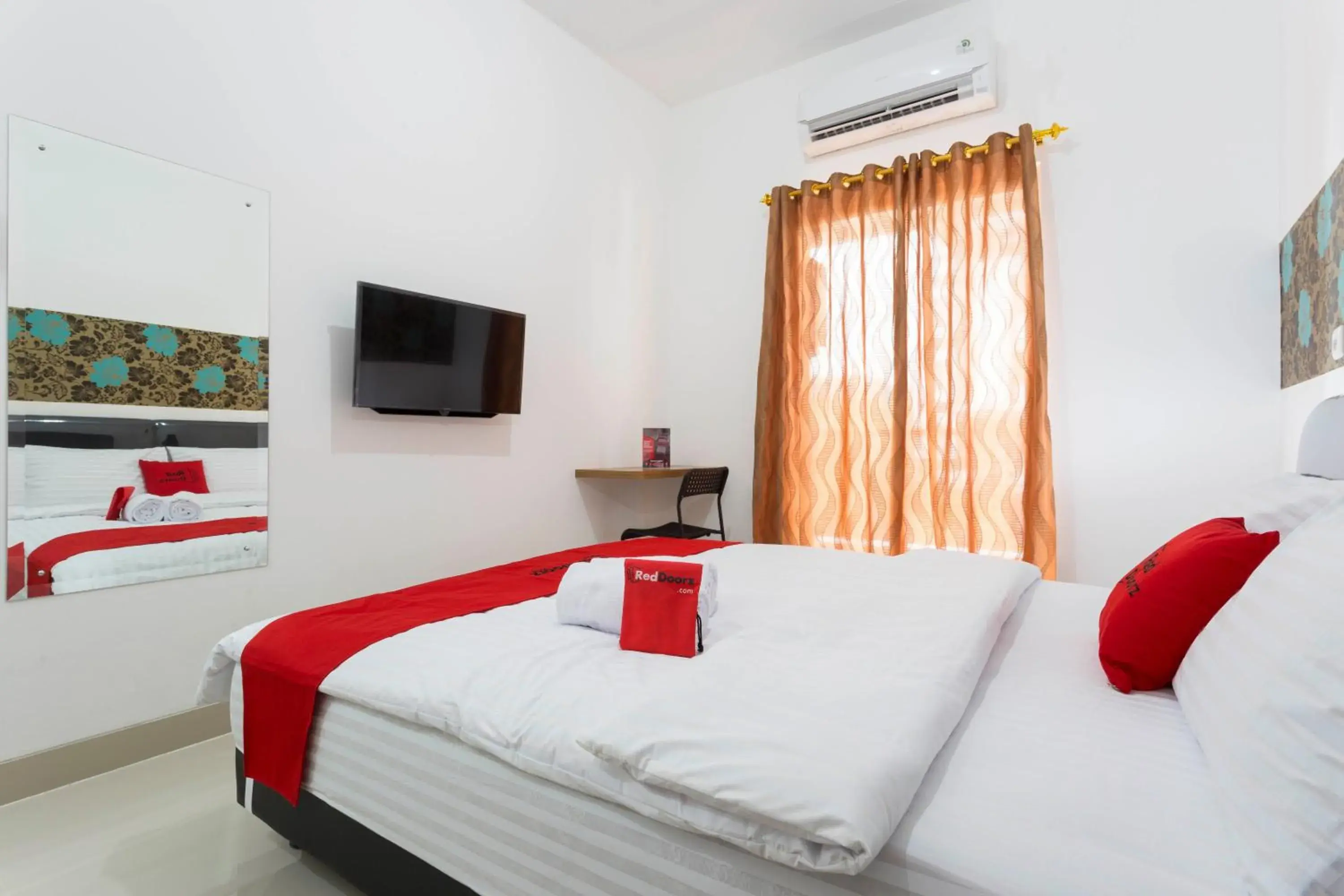 Bedroom, Bed in RedDoorz Plus @ Boulevard Residence BSD