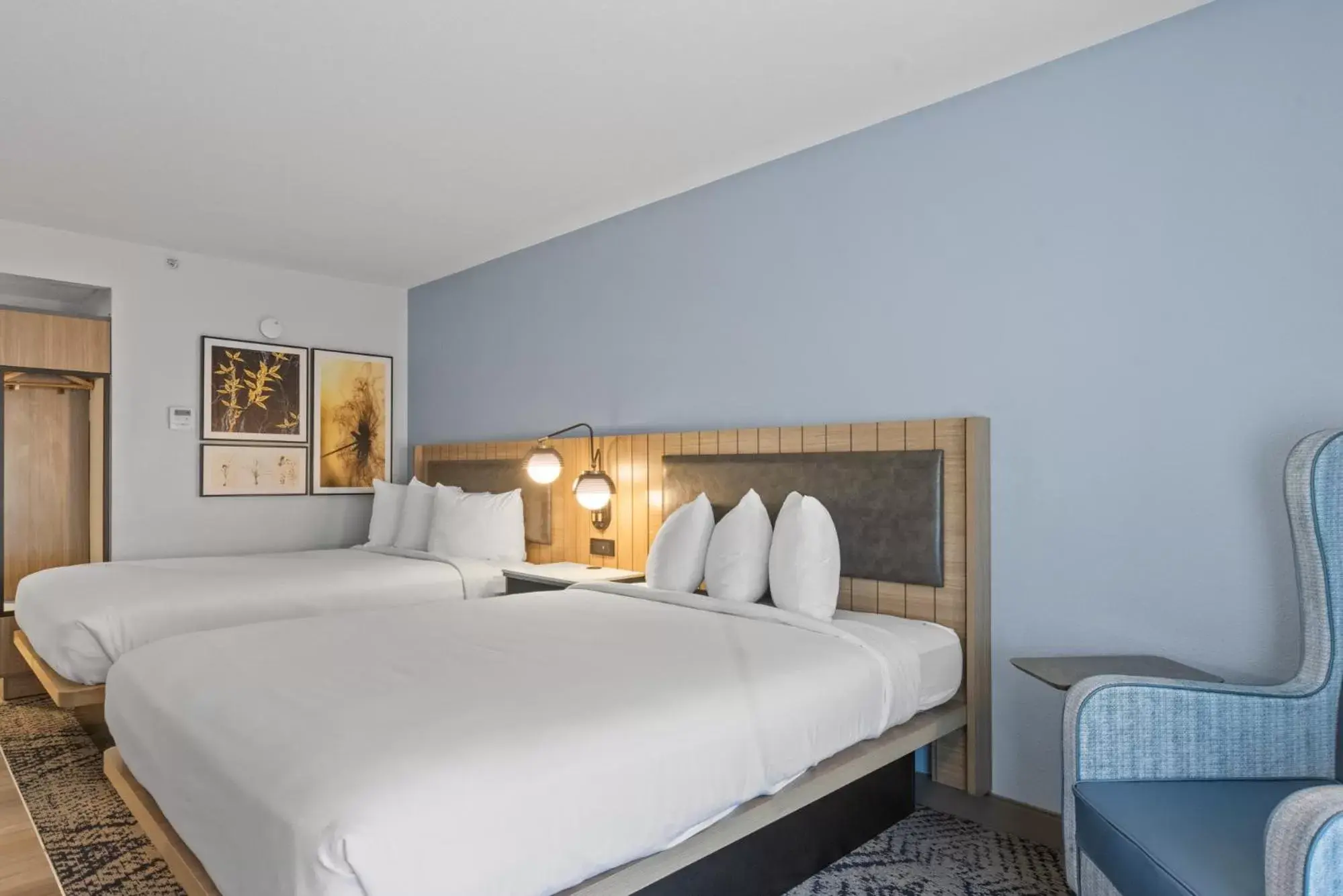 Bed in Country Inn & Suites by Radisson, Savannah Airport, GA