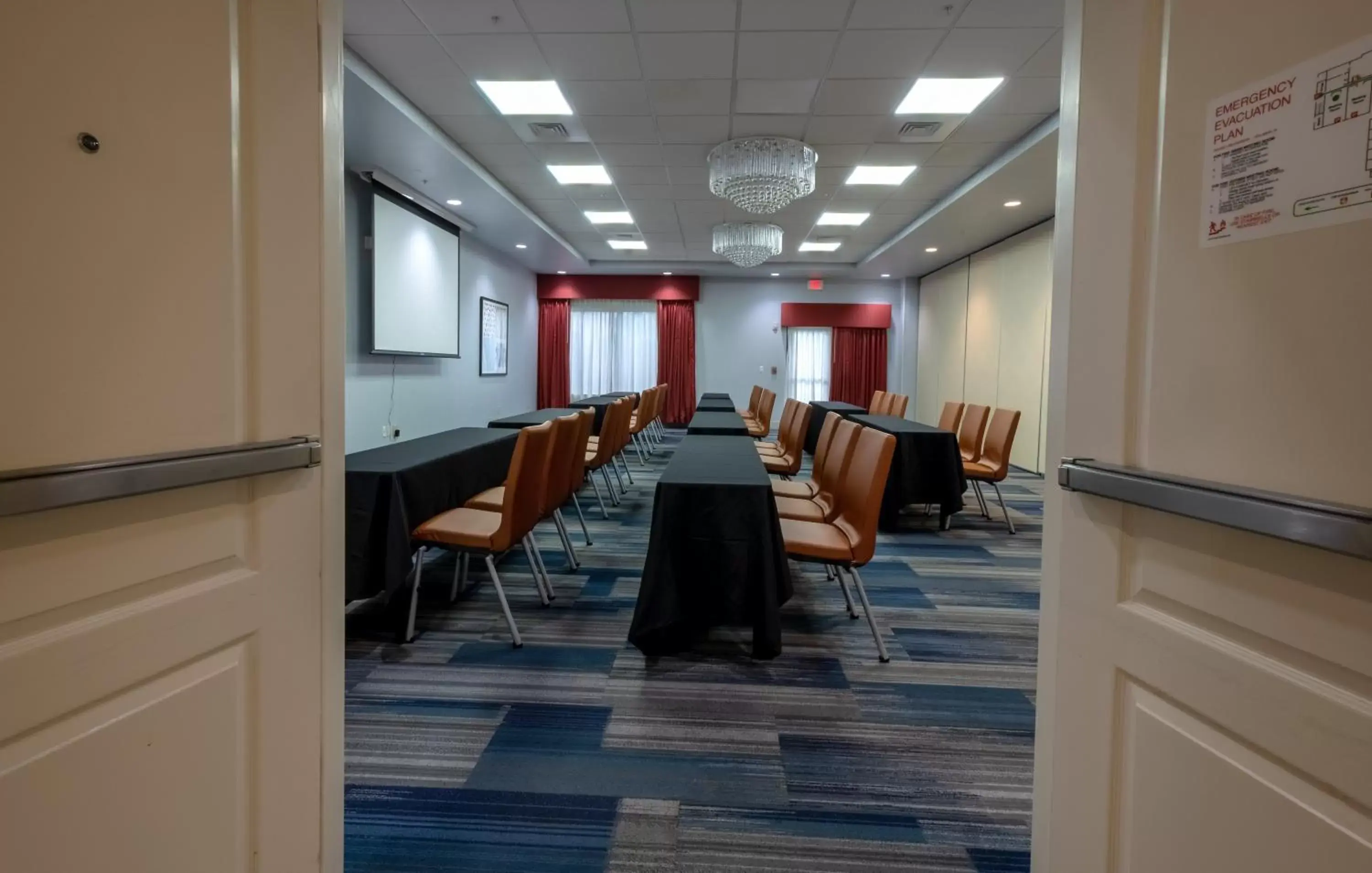 Meeting/conference room in Holiday Inn Express-International Drive, an IHG Hotel
