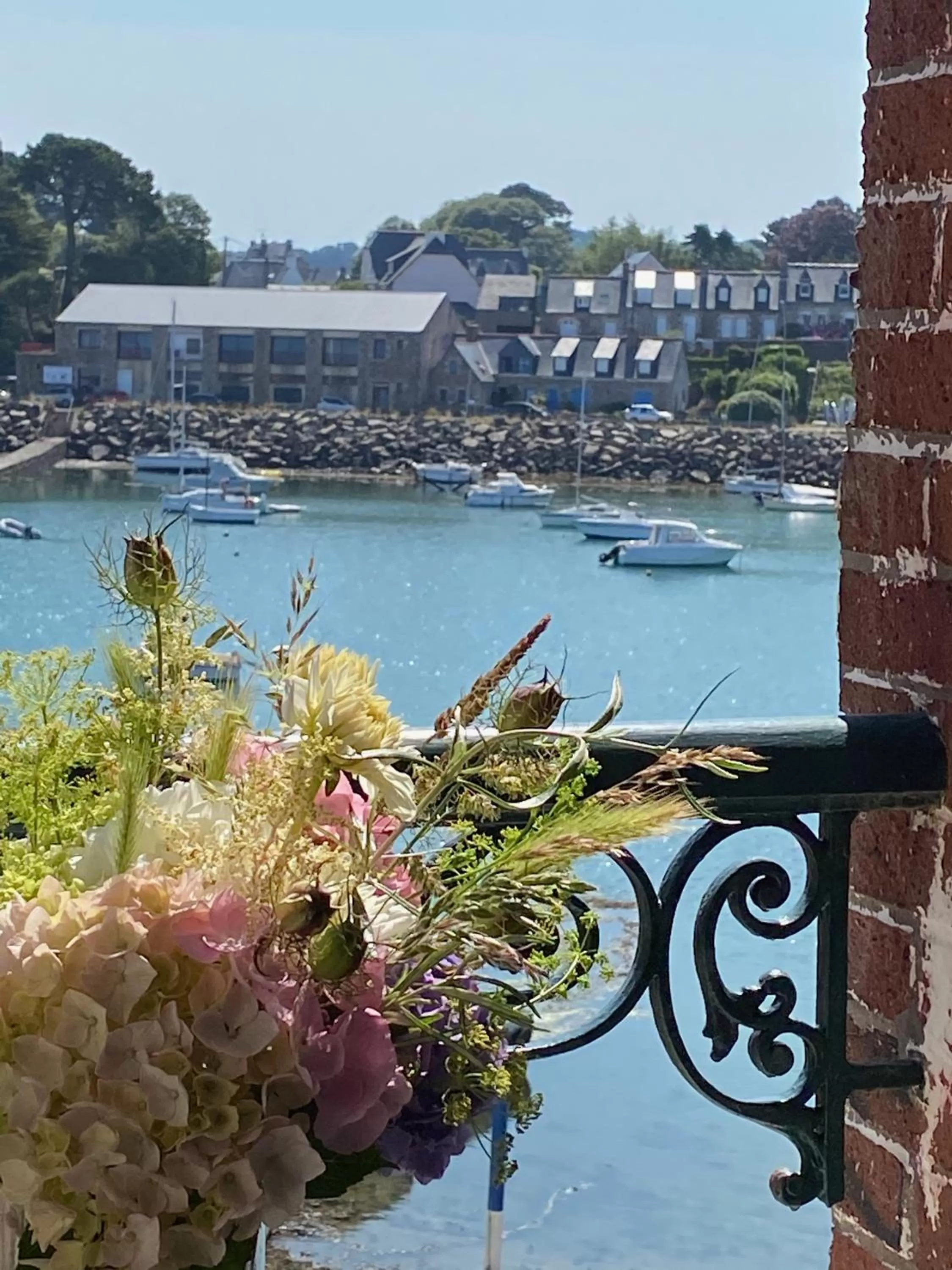 La maison du grand rocher