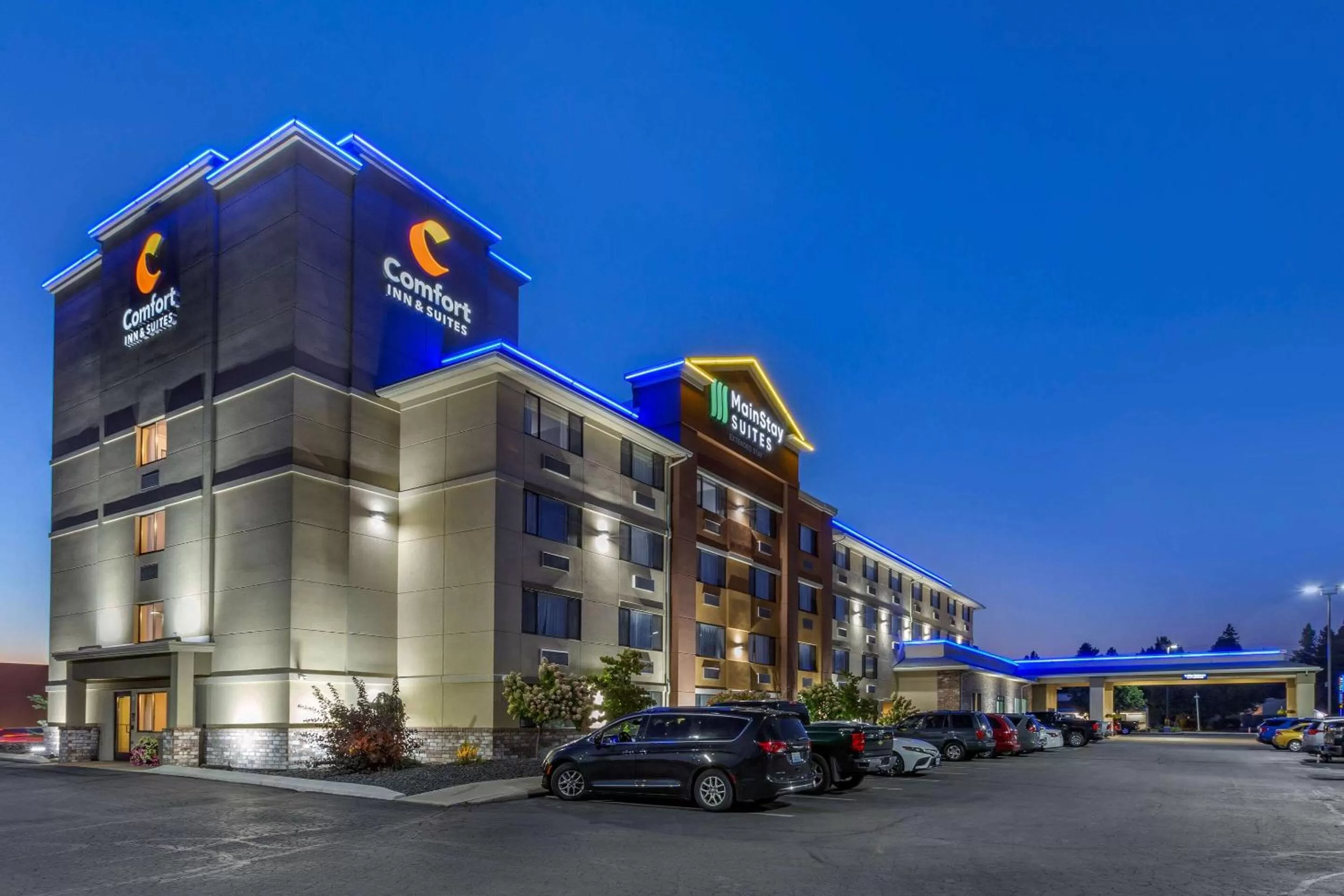 Property building in Comfort Inn & Suites Coeur d'Alene