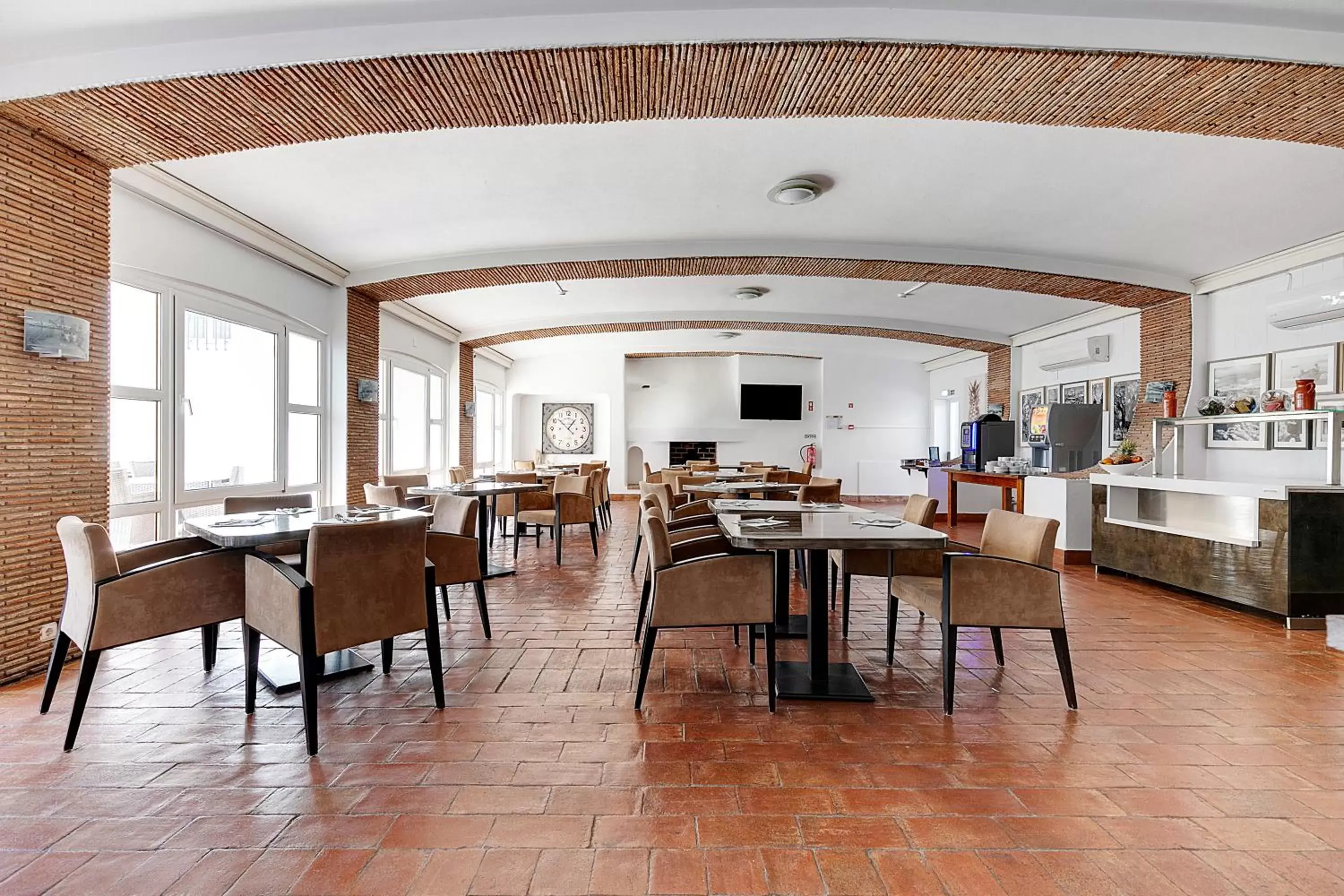 Meeting/conference room, Restaurant/Places to Eat in Hotel Carvoeiro Plaza