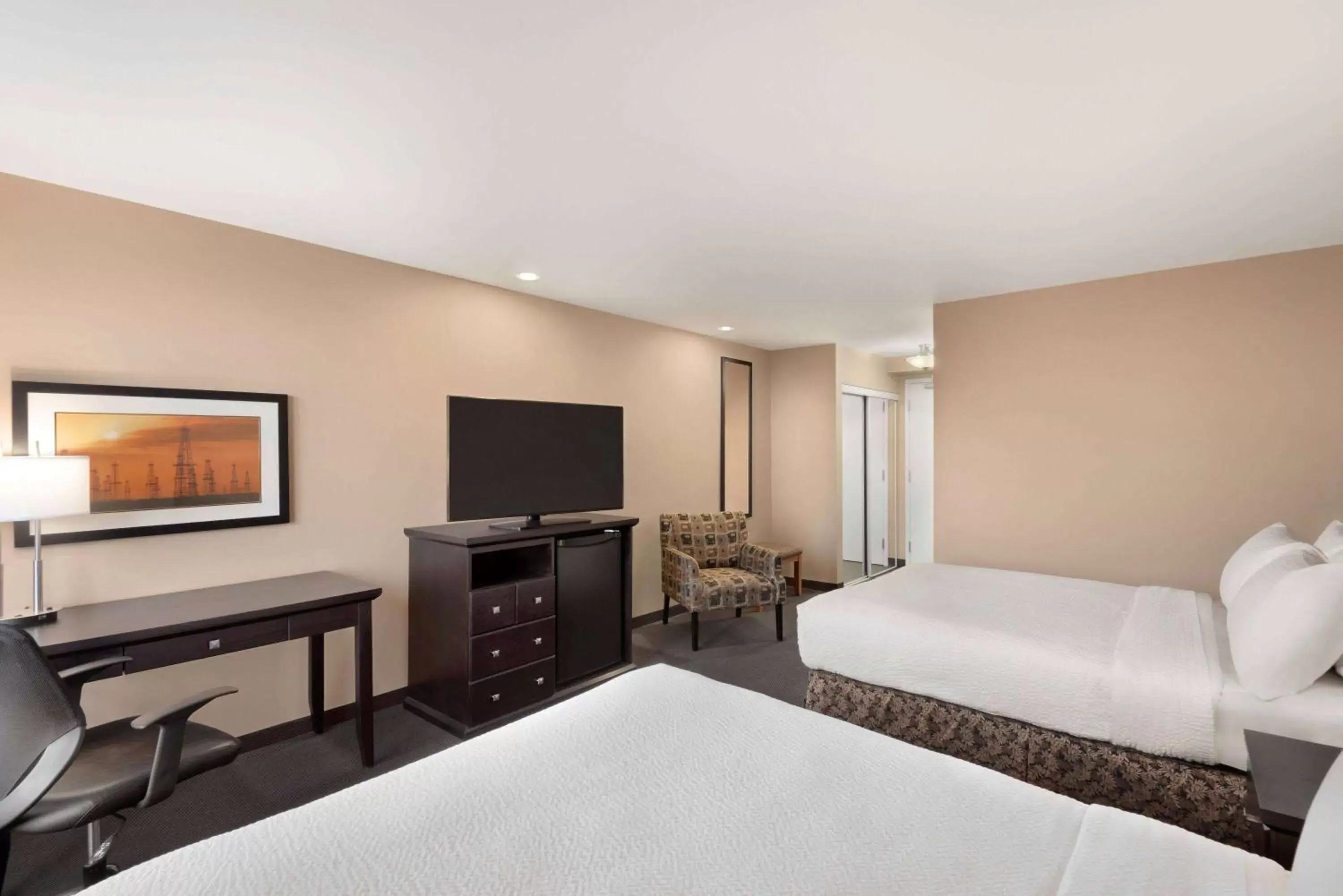 Photo of the whole room, Bed in Royal Hotel Edmonton Airport Trademark Collection By Wyndham