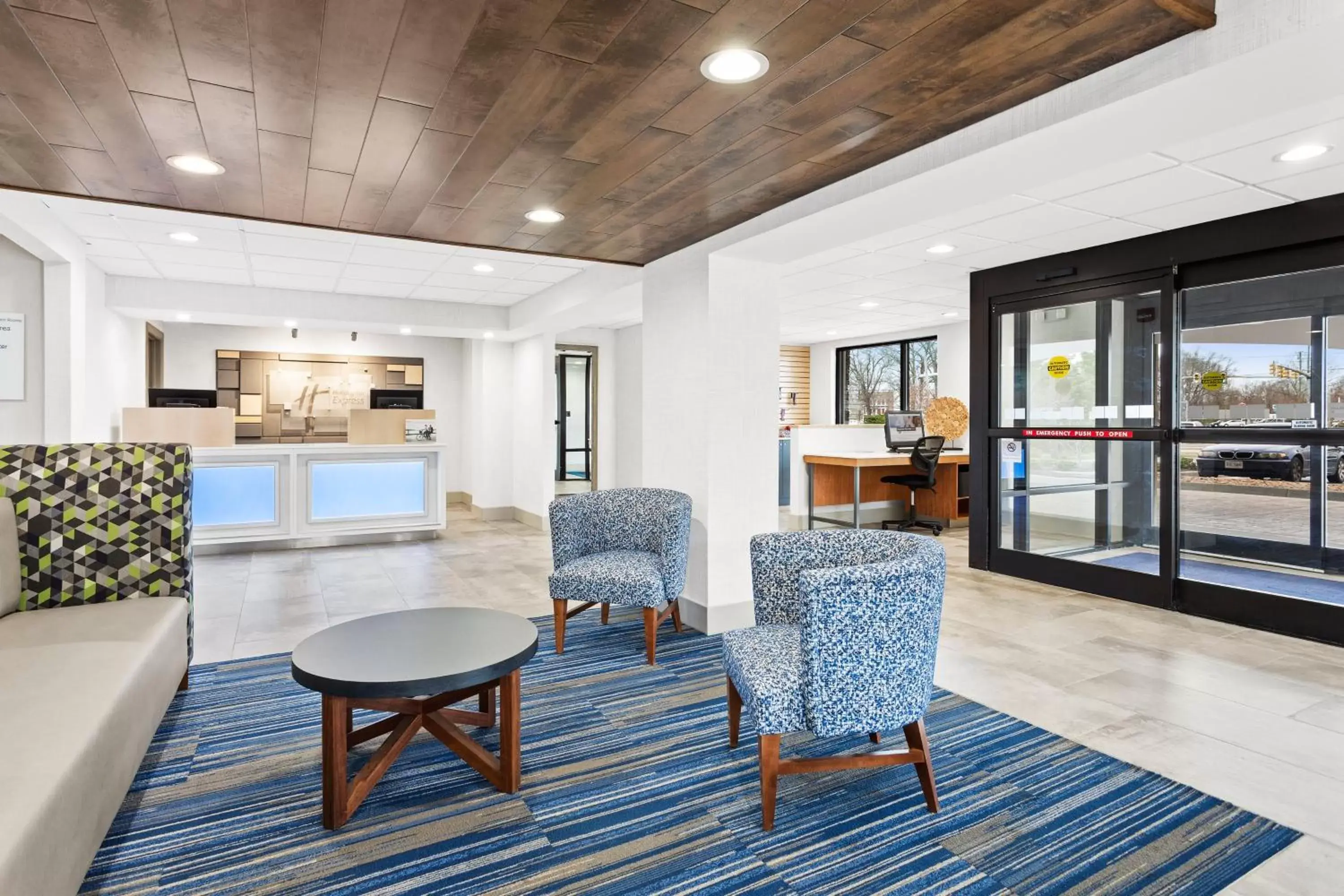 Property building, Seating Area in Holiday Inn Express Hopewell - Fort Lee Area, an IHG Hotel