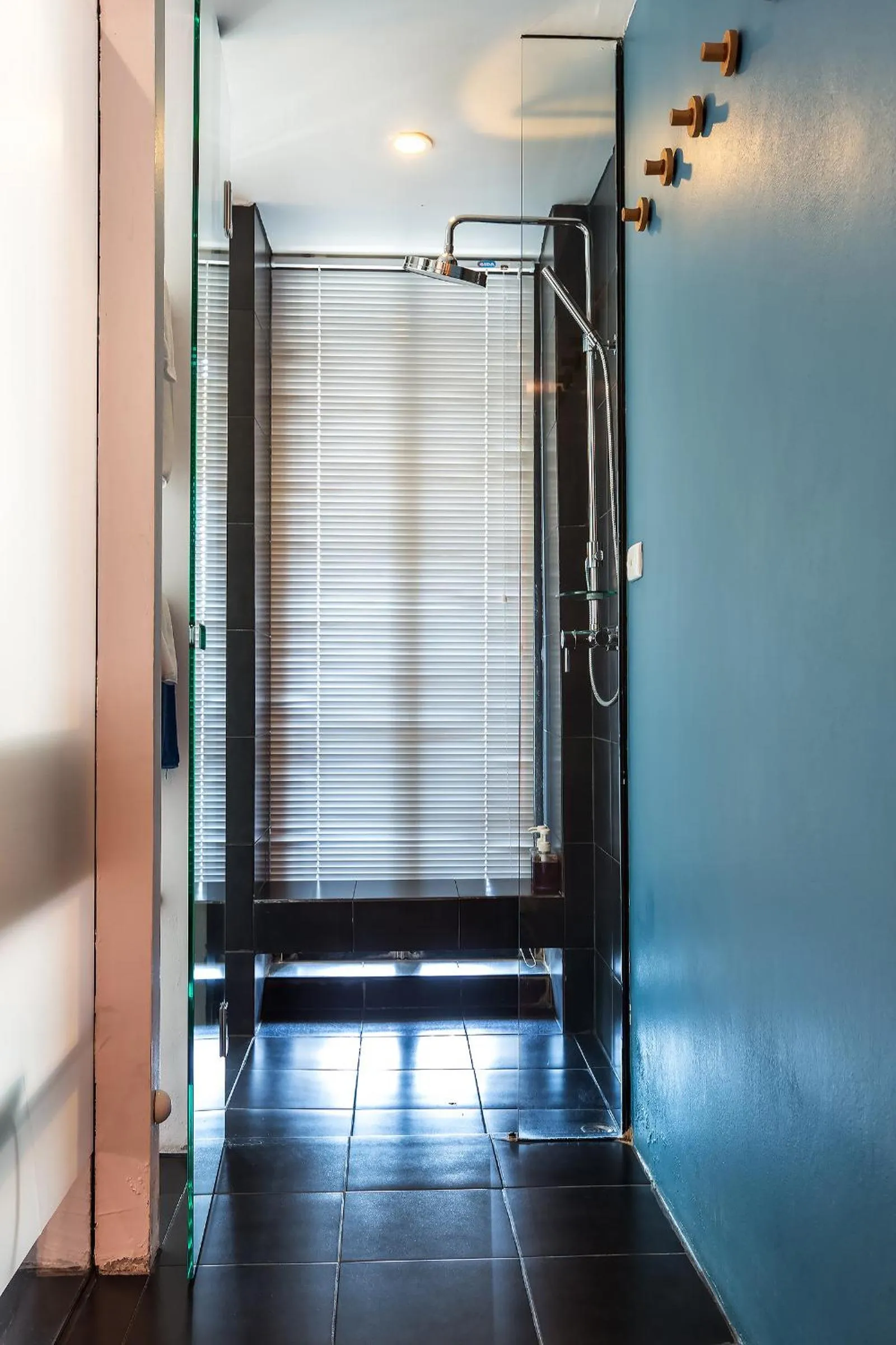 Shower in Loogchoob Homestay