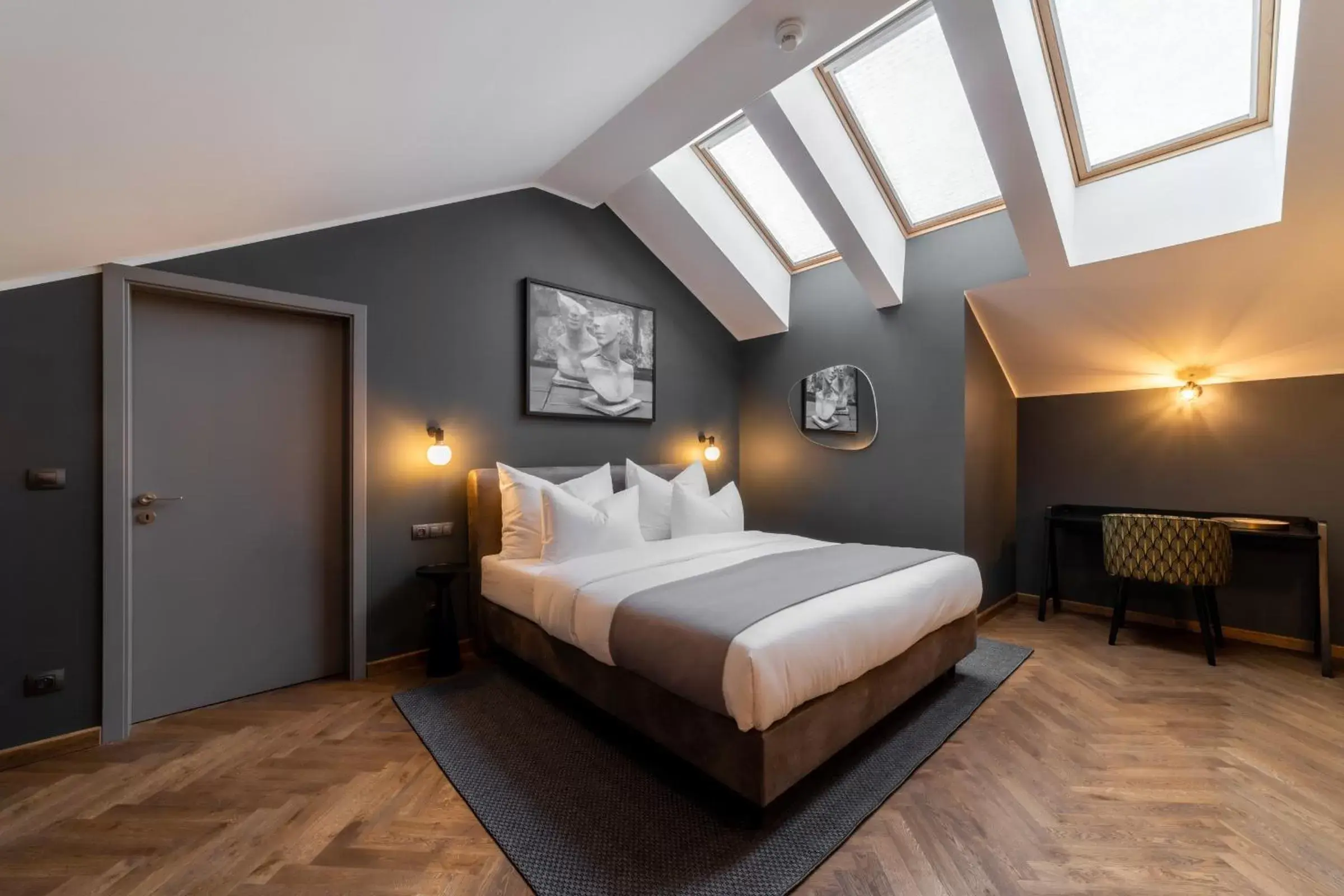 Suite with Balcony in The Viaduct - Suites & More Suite with Balcony in The Viaduct - Suites & More