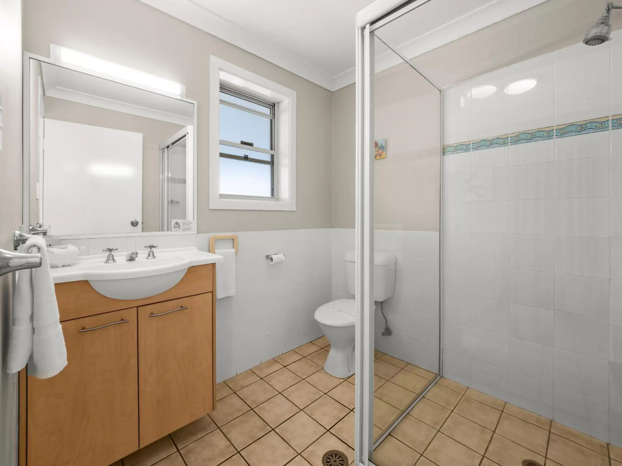 Shower, Bathroom in Yamba Sun Motel