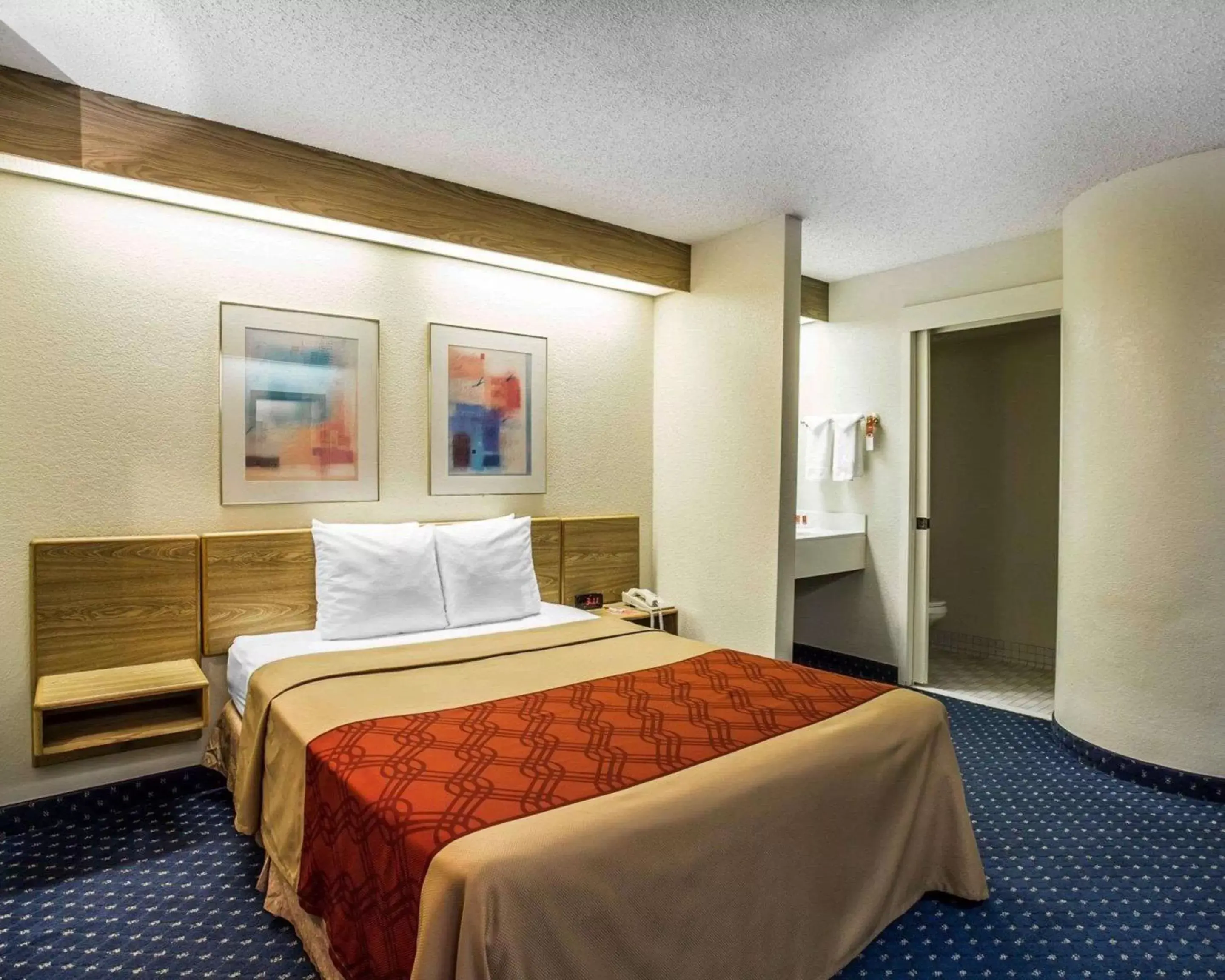 Photo of the whole room, Bed in Econo Lodge Denver International Airport