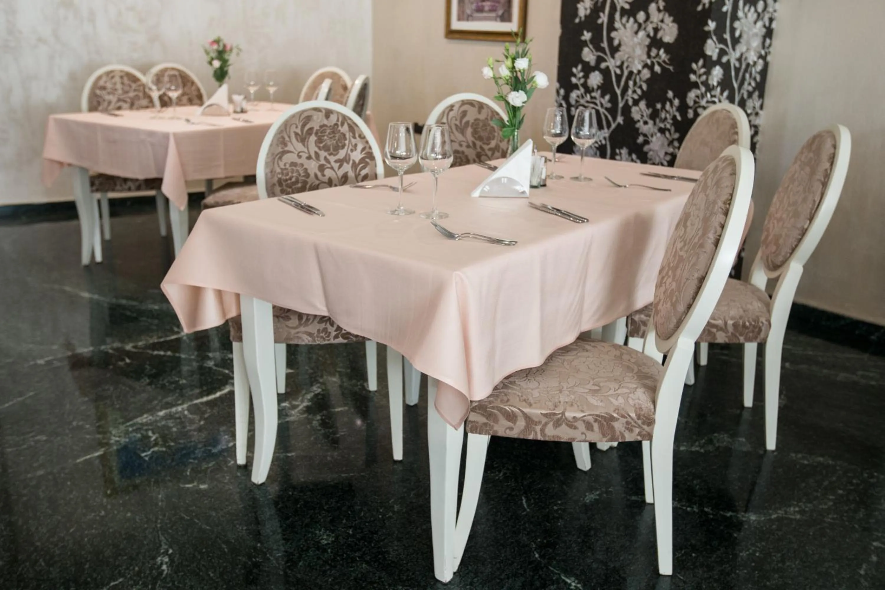 Restaurant/places to eat in Casa Siqua