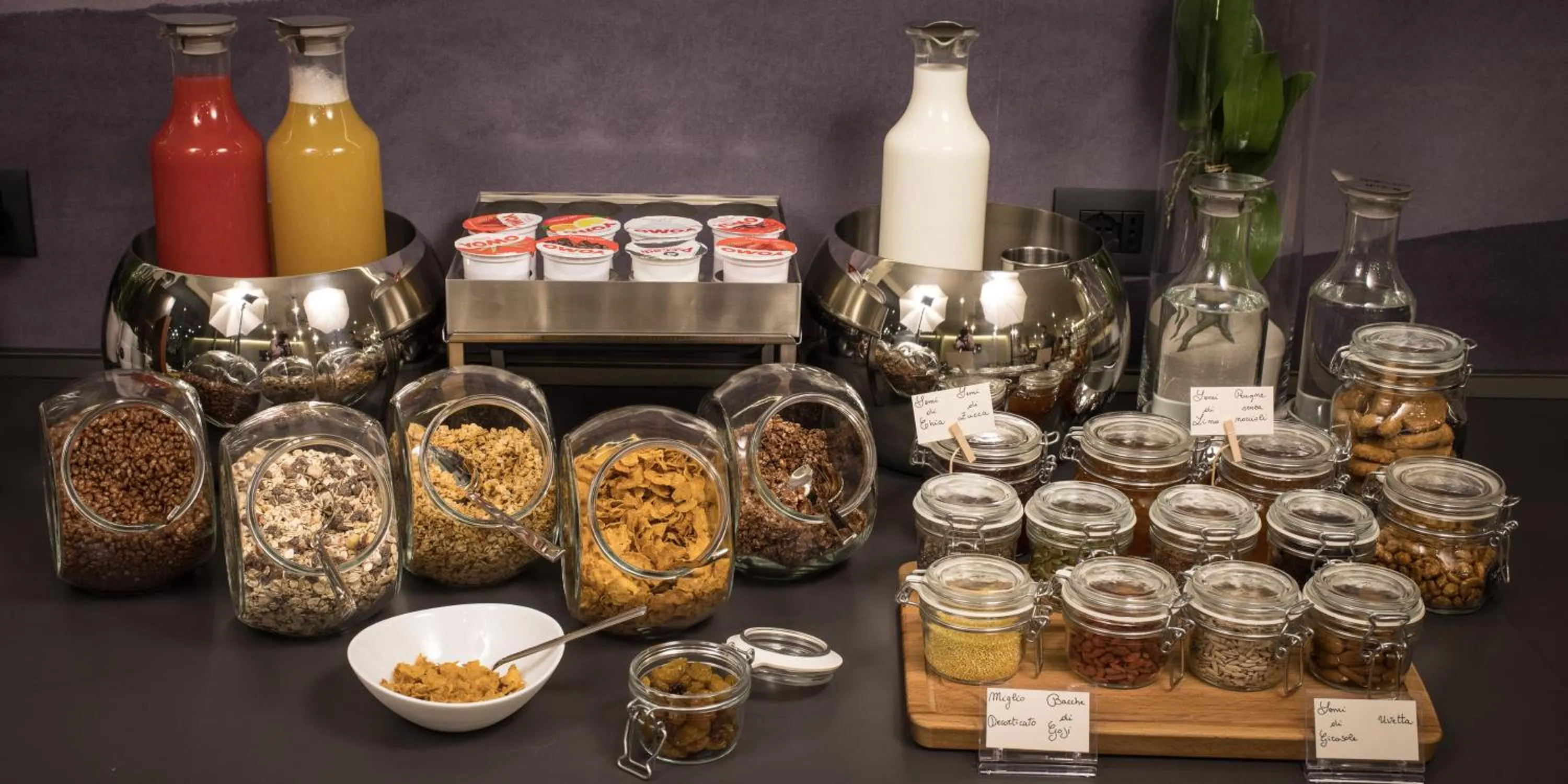 Food and drinks in Hotel The Cube