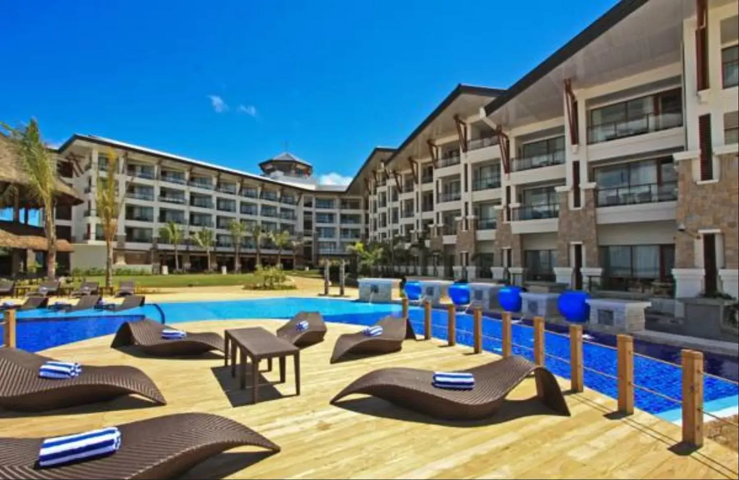 Pool view in The Bellevue Resort Pool view in The Bellevue Resort