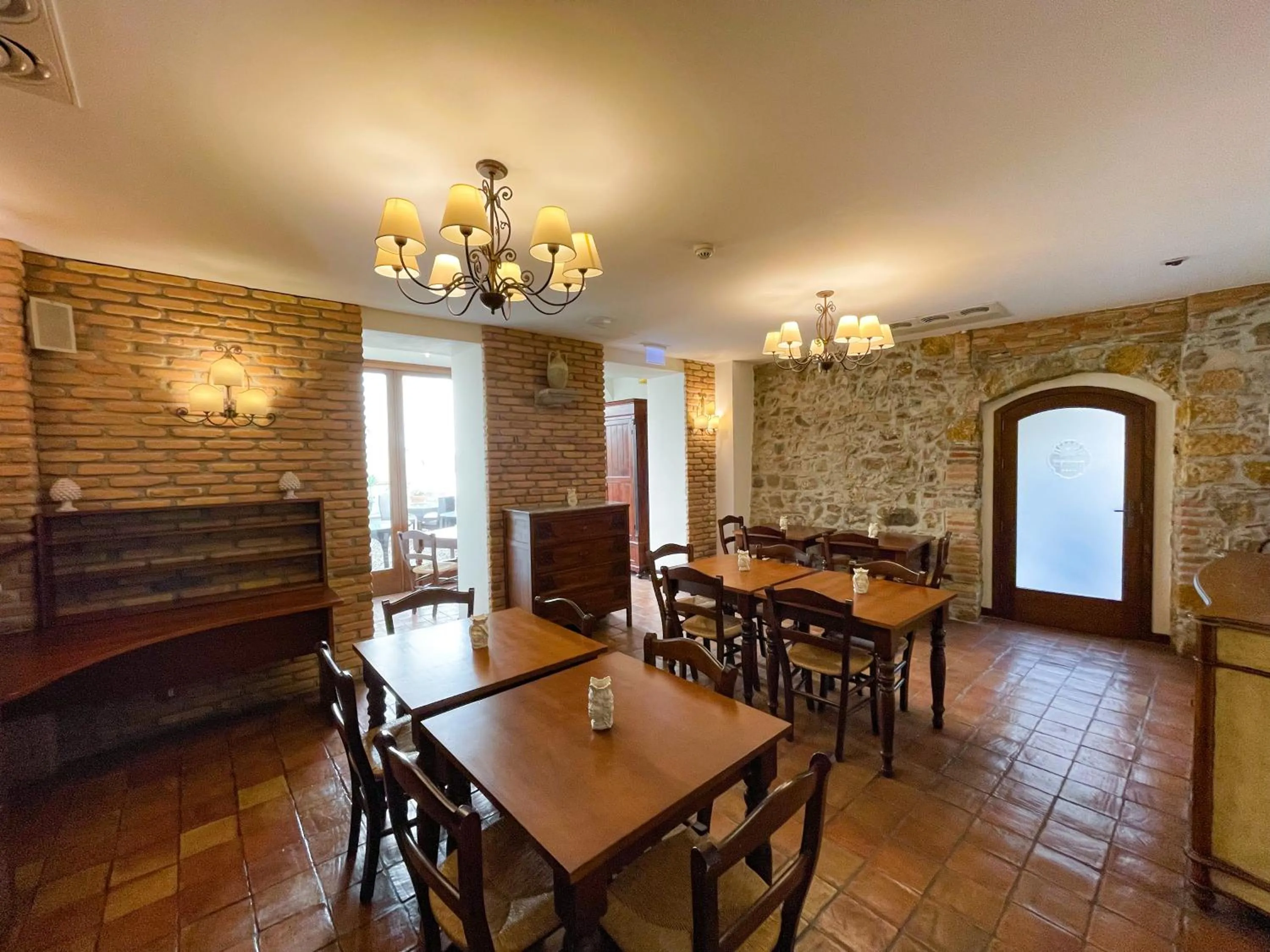 Restaurant/places to eat in Hotel La Plumeria