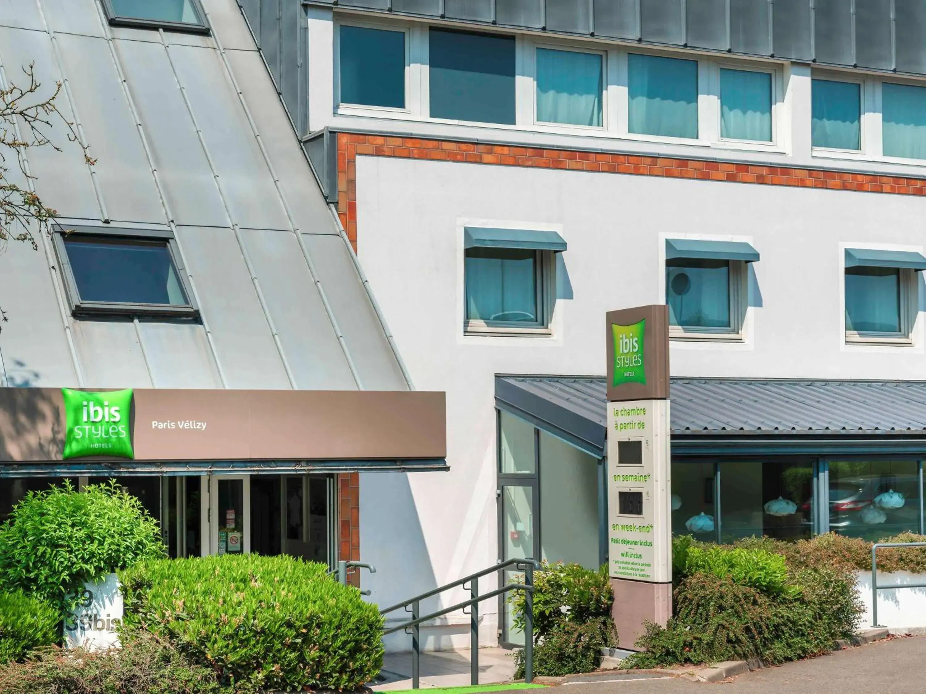 Property Building in ibis Styles Paris Velizy