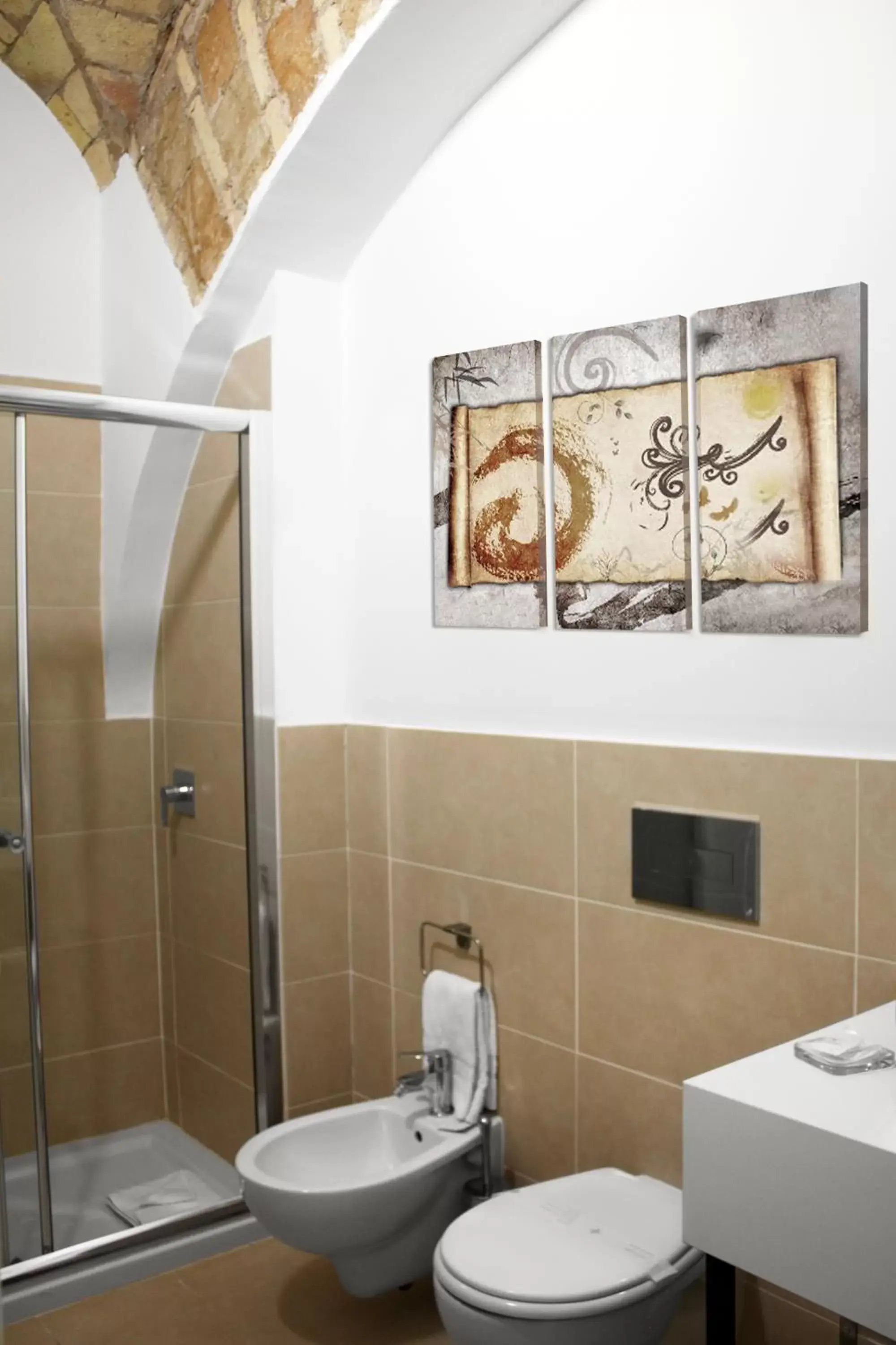 Shower, Bathroom in Roma Resort Colosseum