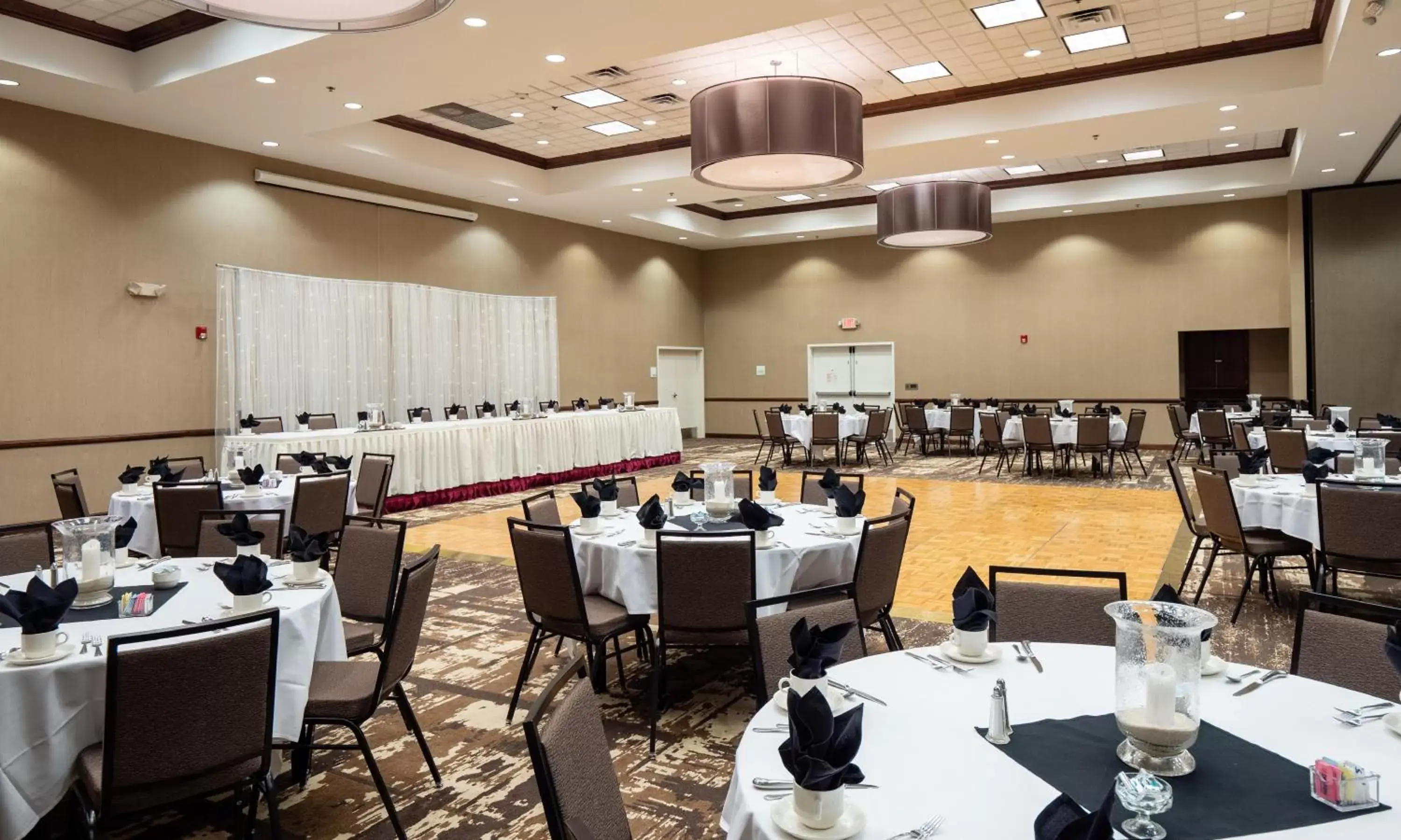 Banquet/Function facilities, Restaurant/Places to Eat in Holiday Inn Conference Center Marshfield, an IHG Hotel Banquet/Function facilities, Restaurant/Places to Eat in Holiday Inn Conference Center Marshfield, an IHG Hotel