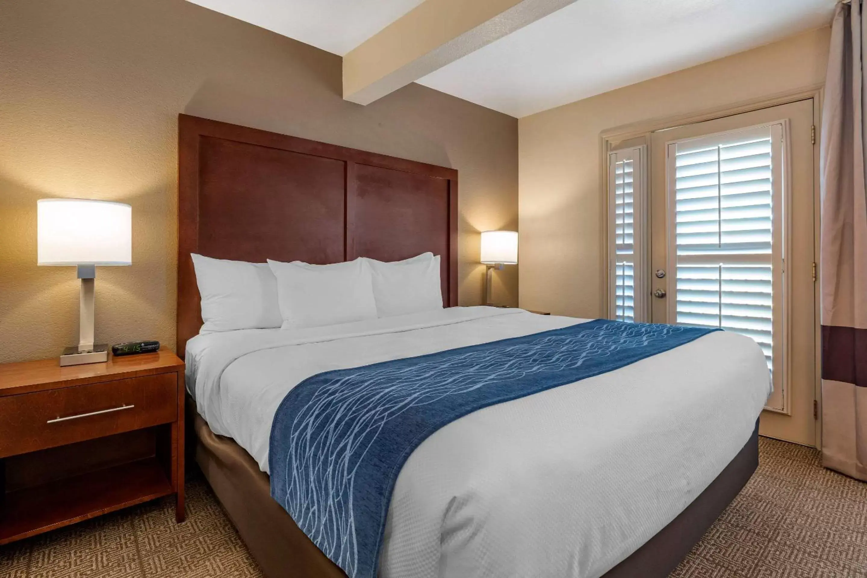 Bedroom, Bed in Comfort Inn & Suites Ukiah Mendocino County