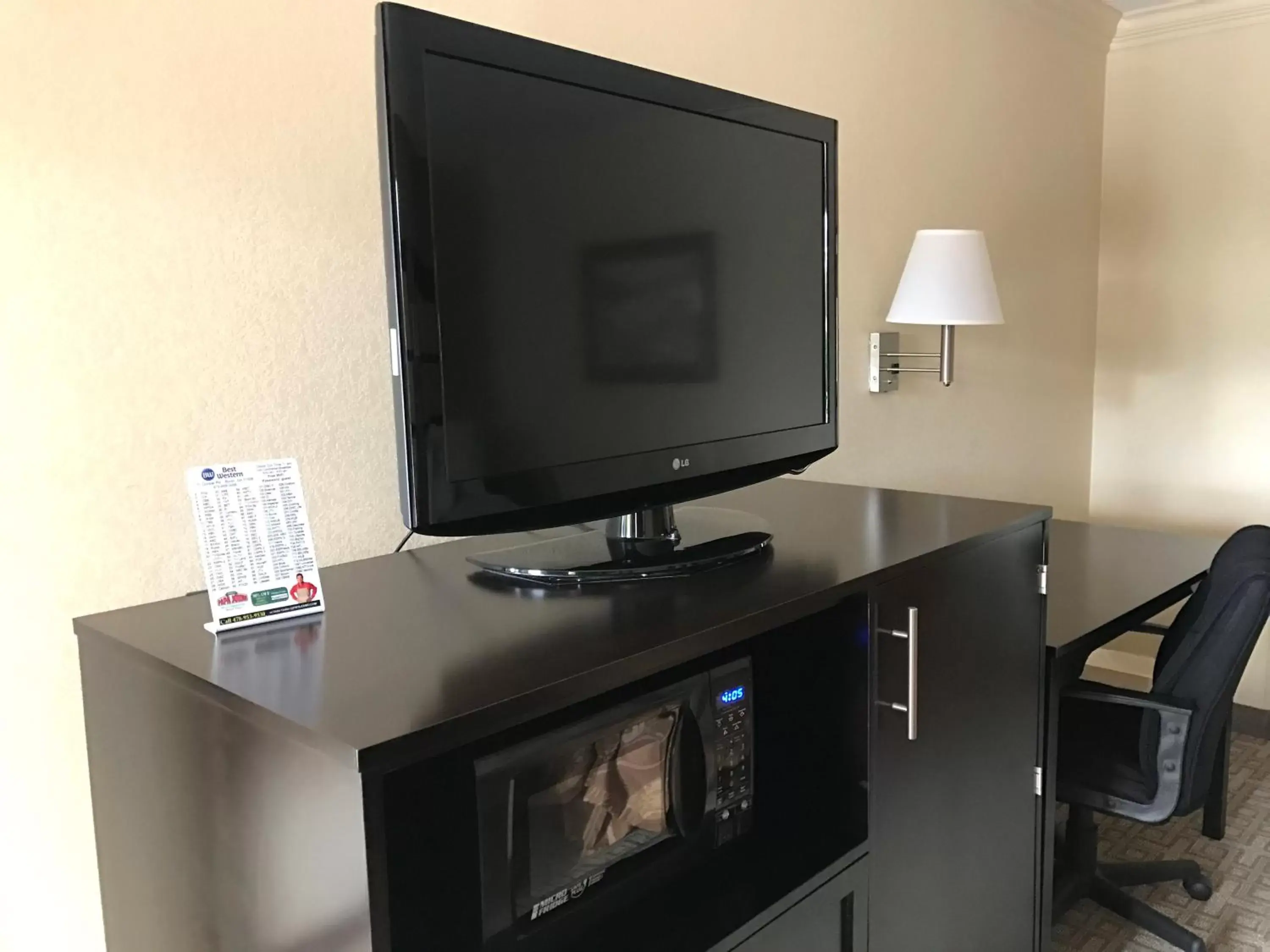 TV and multimedia, TV/Entertainment Center in Best Western Inn & Suites