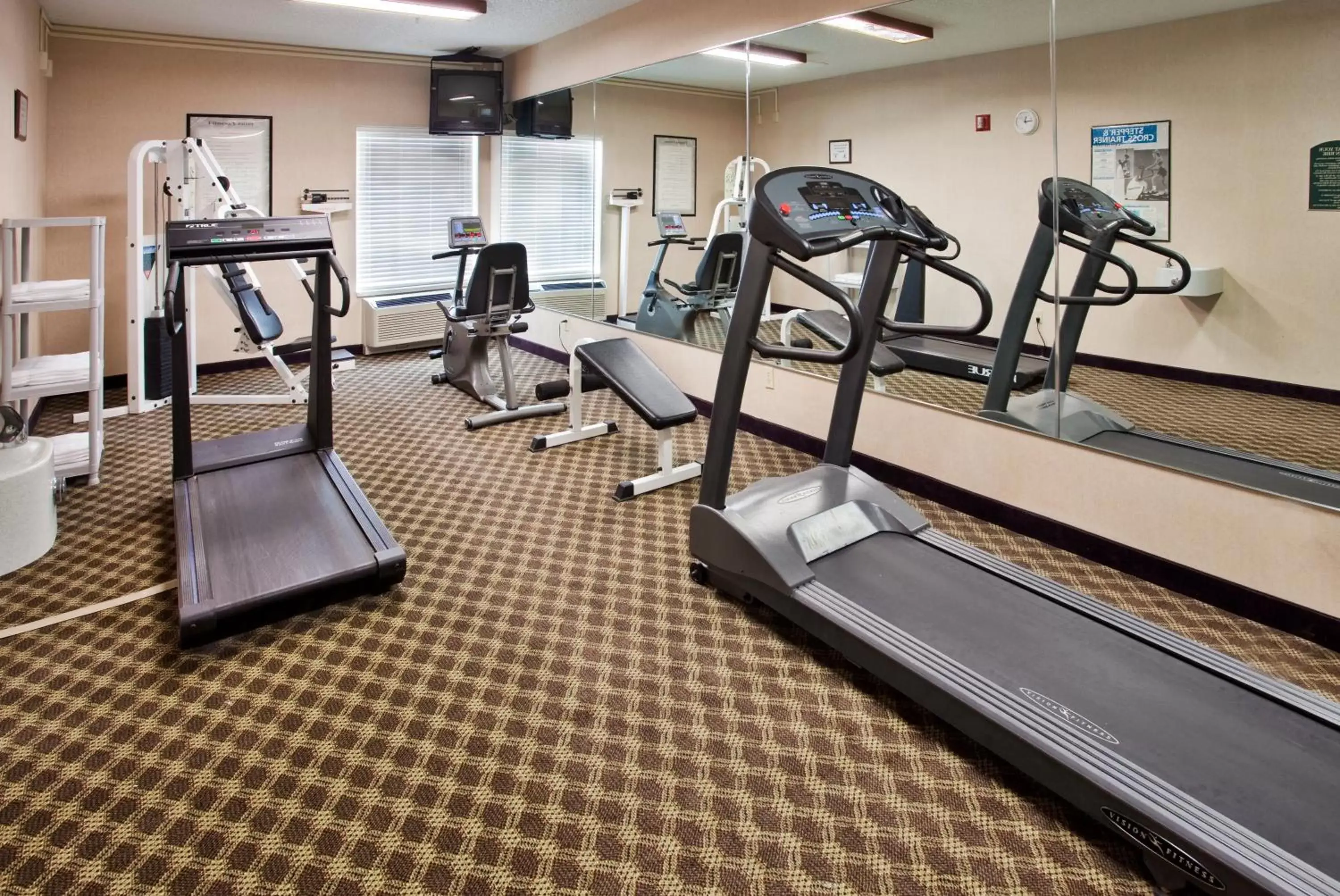 Fitness centre/facilities, Fitness Center/Facilities in Holiday Inn Express & Suites Lansing-Leavenworth, an IHG Hotel