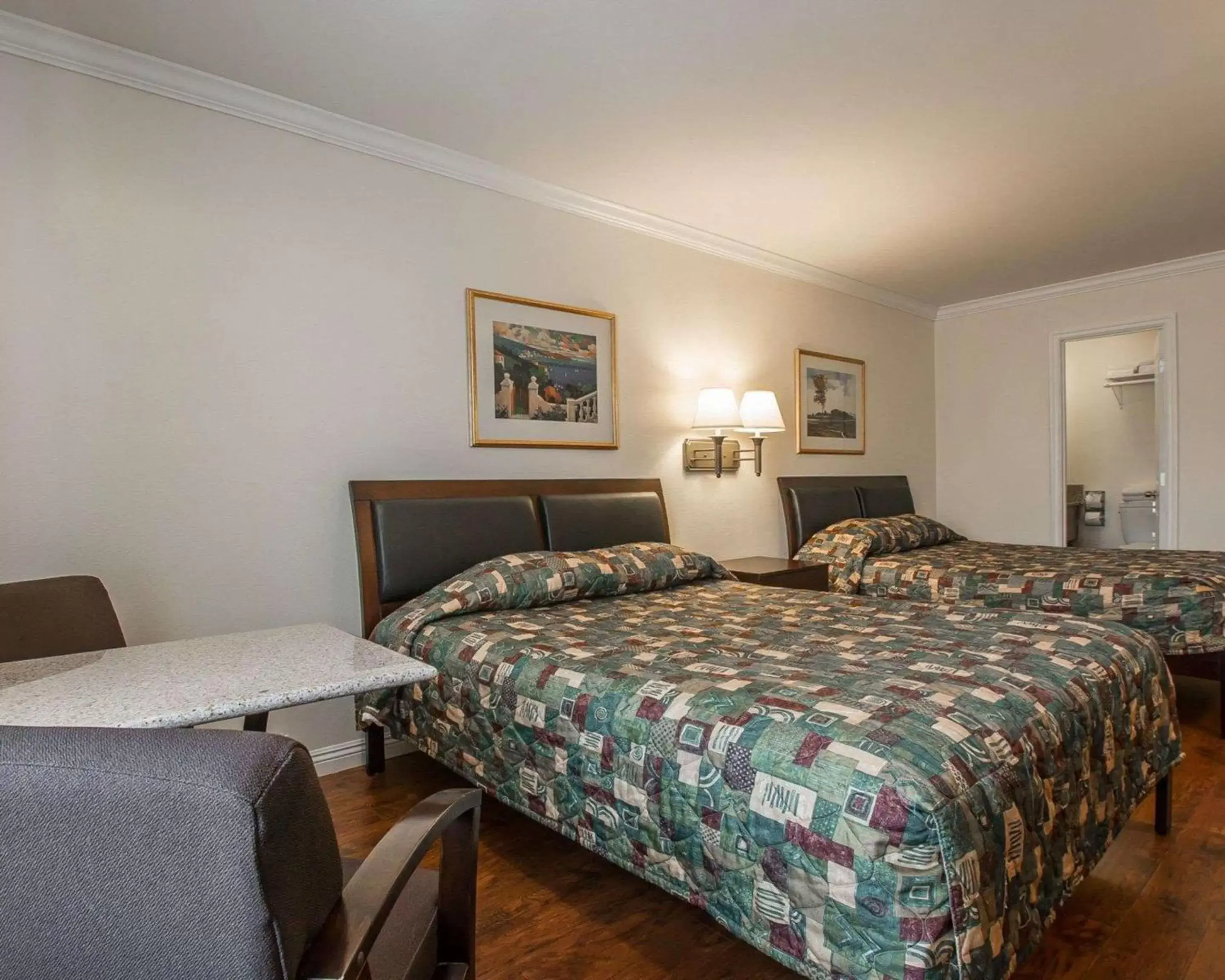 Photo of the whole room, Bed in Palm Inn Hotel near Tyler Mall Riverside Photo of the whole room, Bed in Palm Inn Hotel near Tyler Mall Riverside