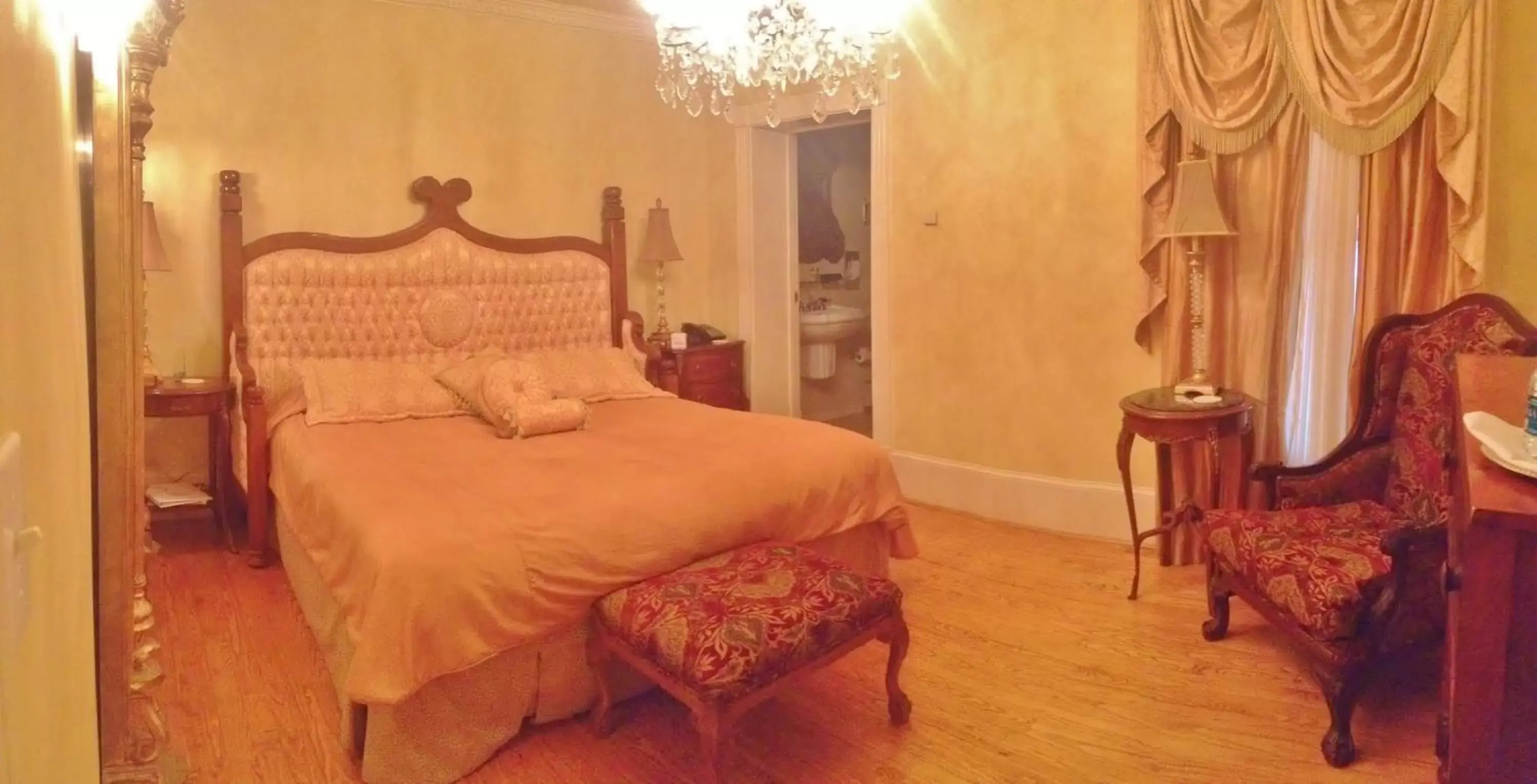 Bedroom, Bed in The Hotel Magnolia