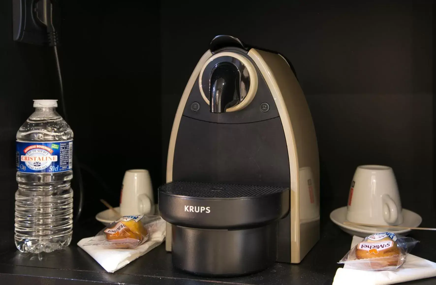 Coffee/tea facilities in Mercure Bordeaux Aéroport