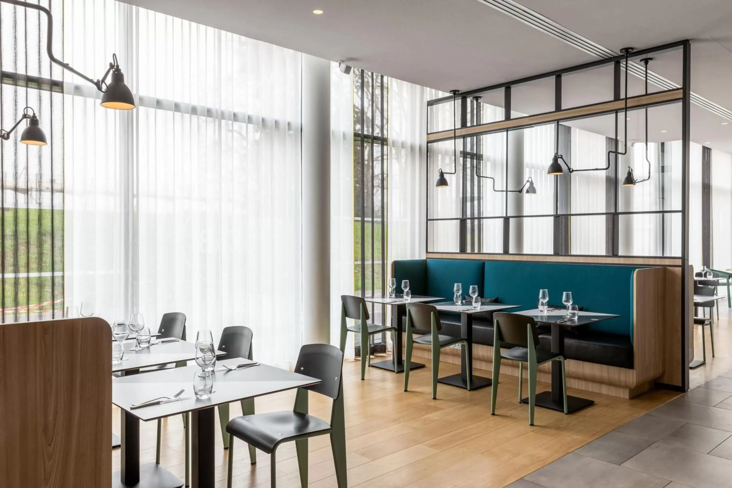 Restaurant/Places to Eat in Courtyard by Marriott Paris Creteil