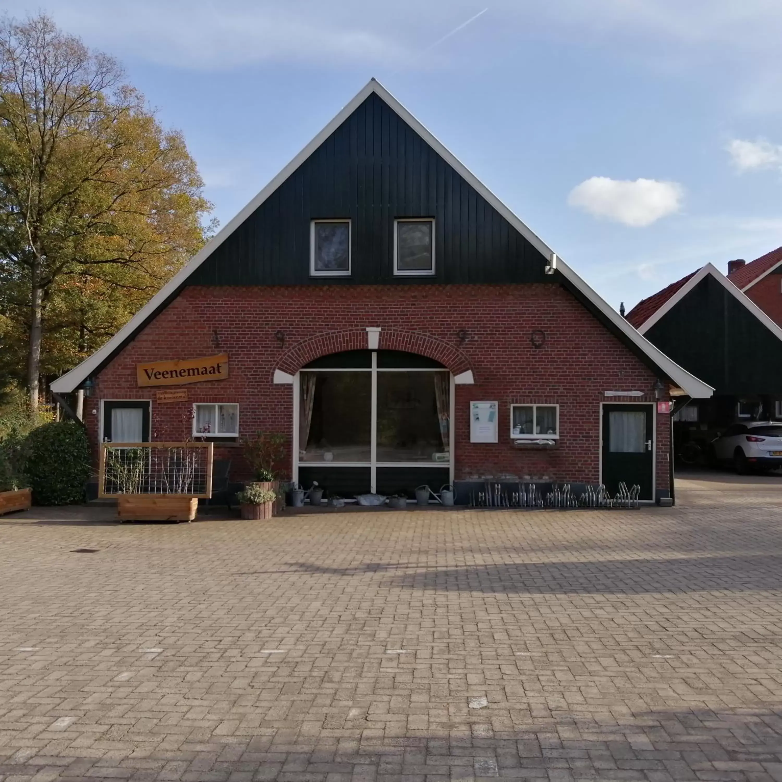 Parking, Property Building in Veenemaat