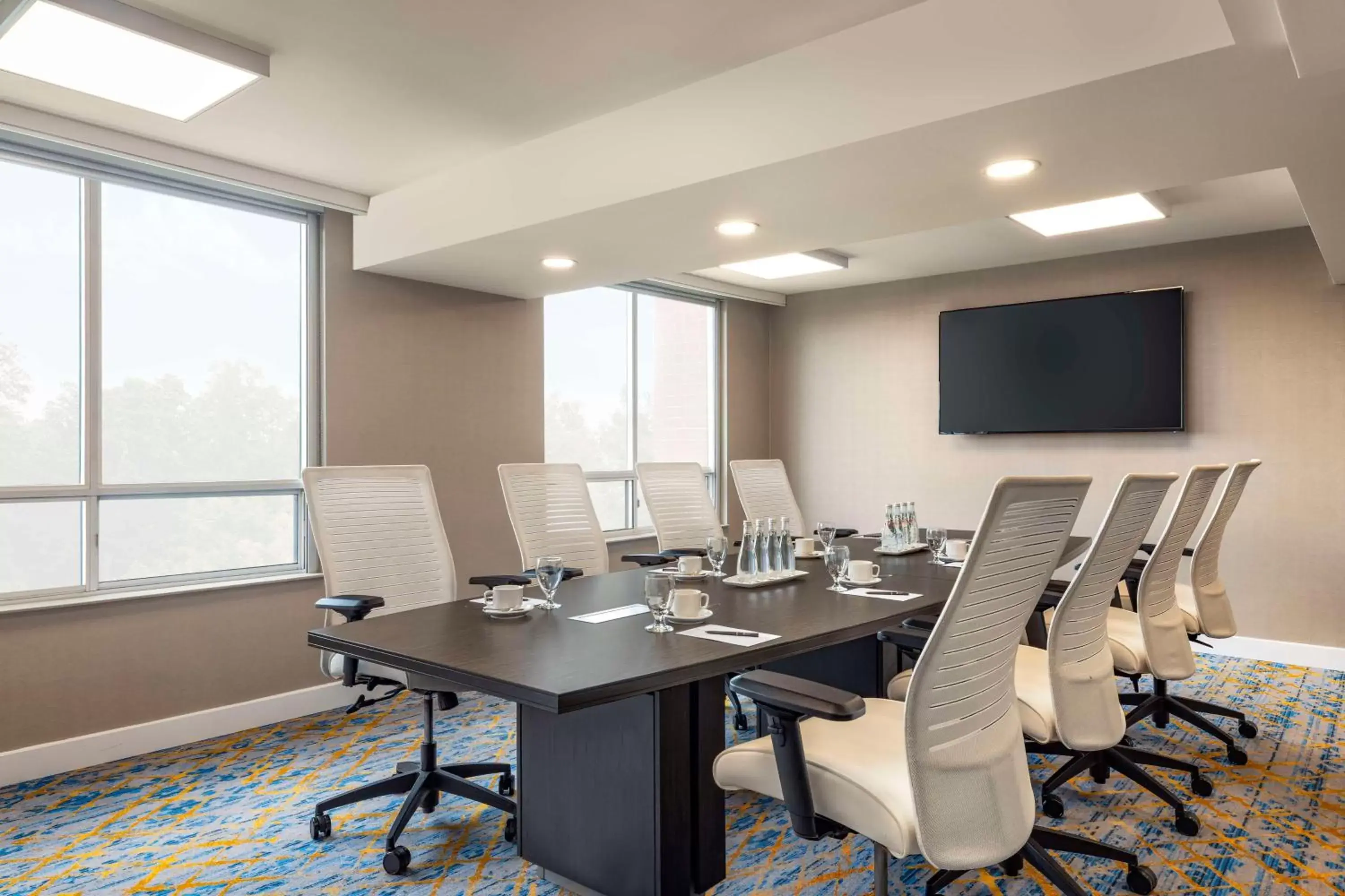 Meeting/conference room in Embassy Suites By Hilton Toronto Airport