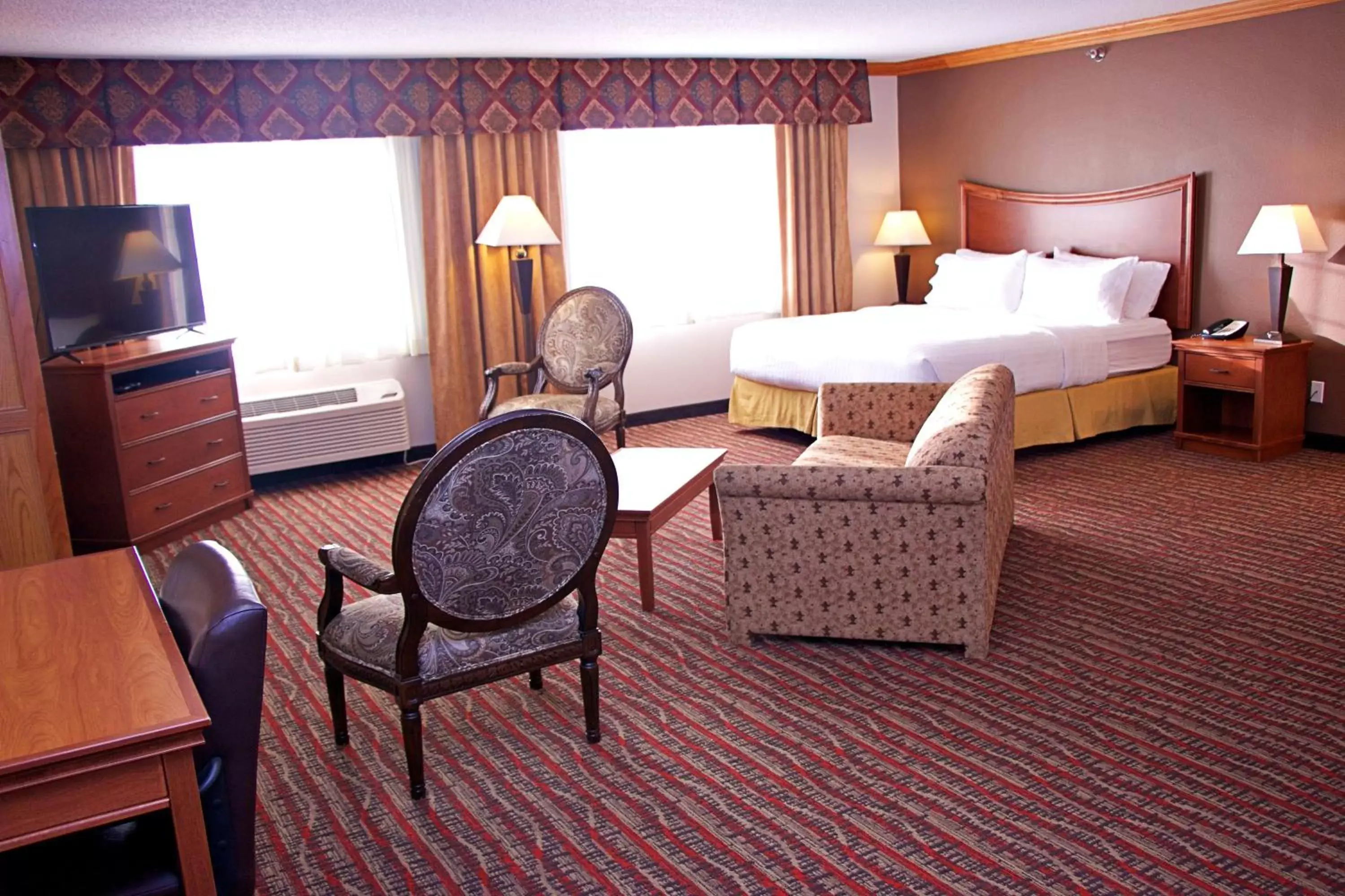 Photo of the whole room, Seating Area in Holiday Inn Express Hotel & Suites Pierre-Fort Pierre, an IHG Hotel