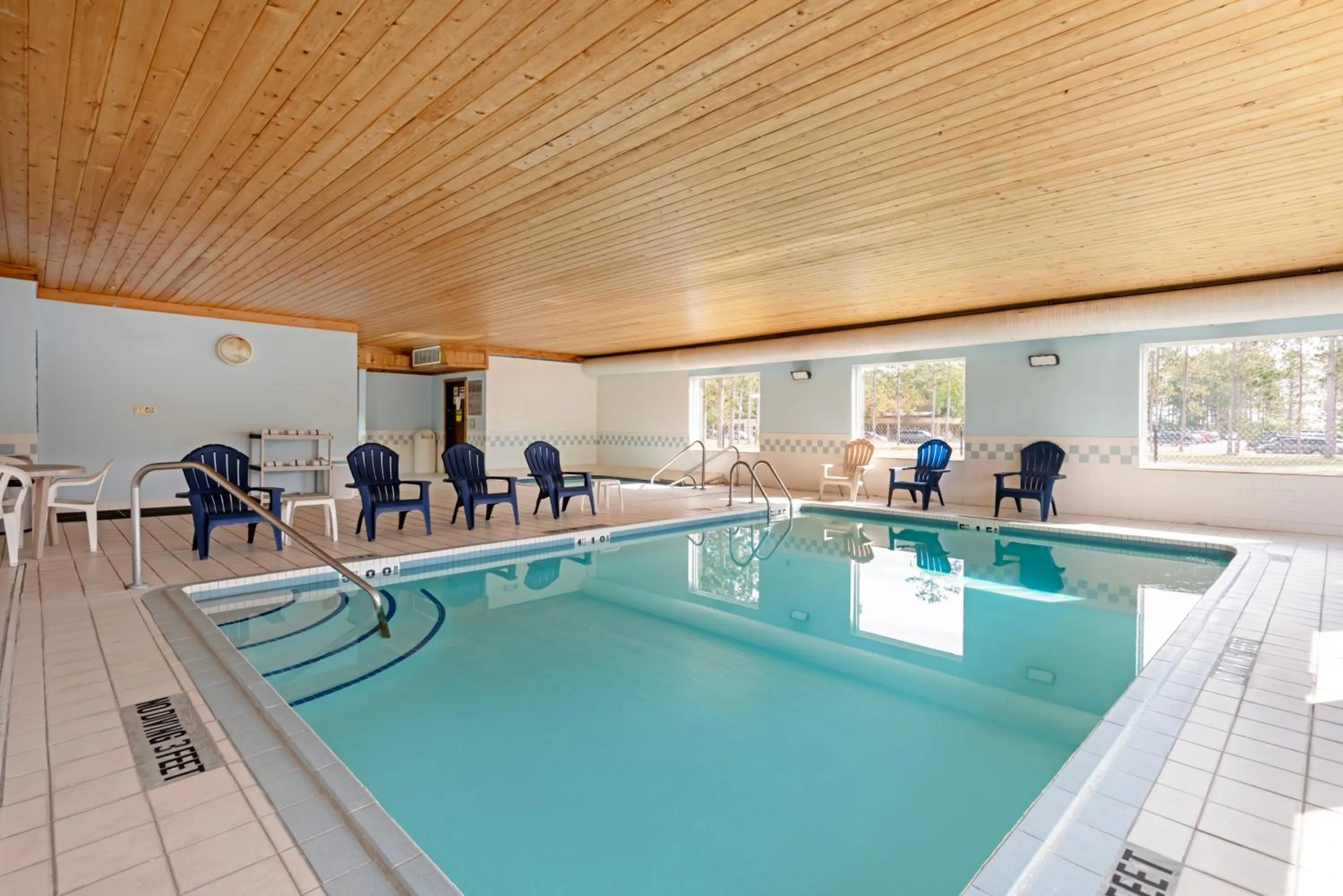 Swimming pool in Quality Inn Bemidji