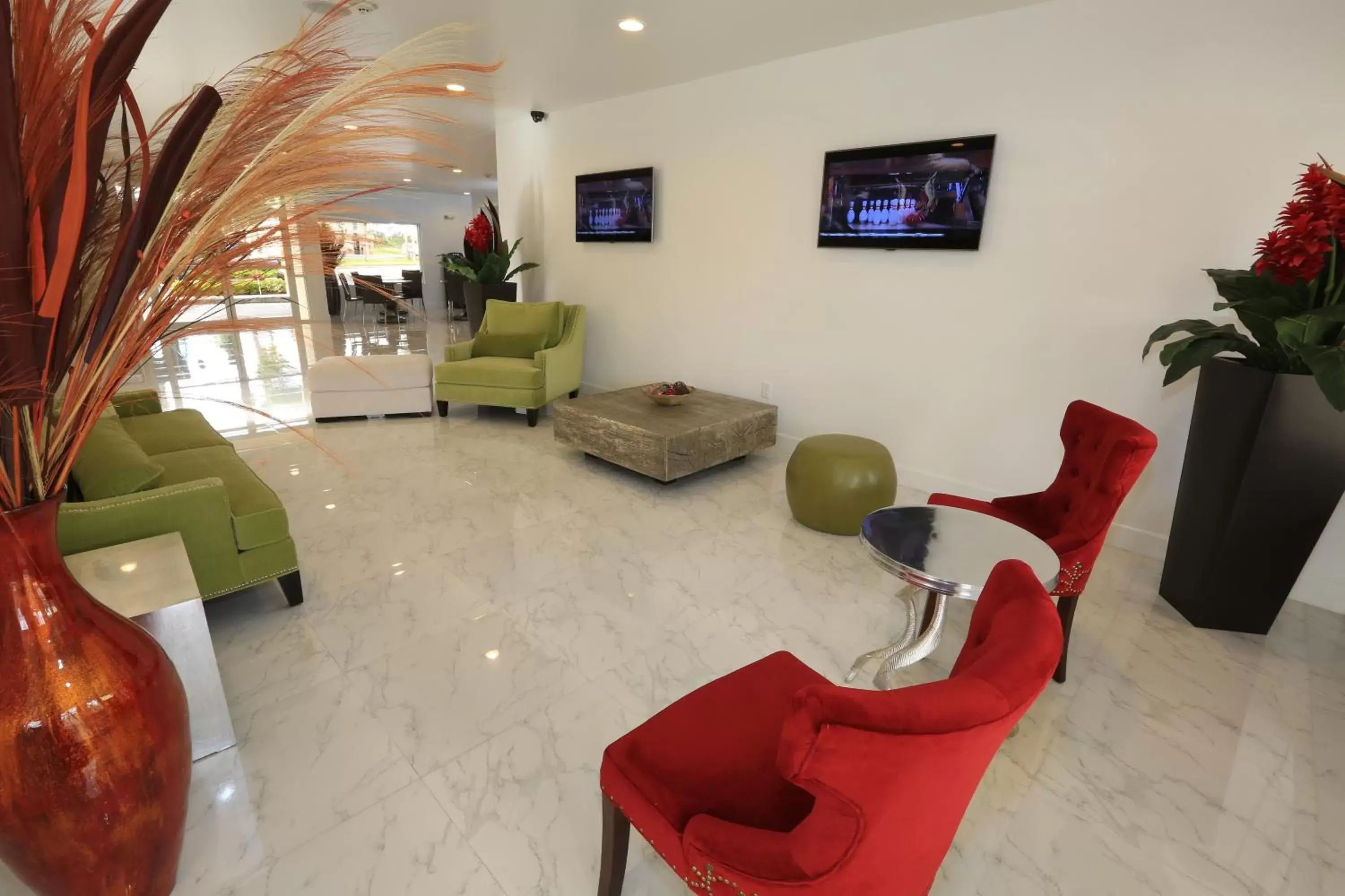 Facade/entrance, Lobby/Reception in SureStay Plus by Best Western Orlando International Drive