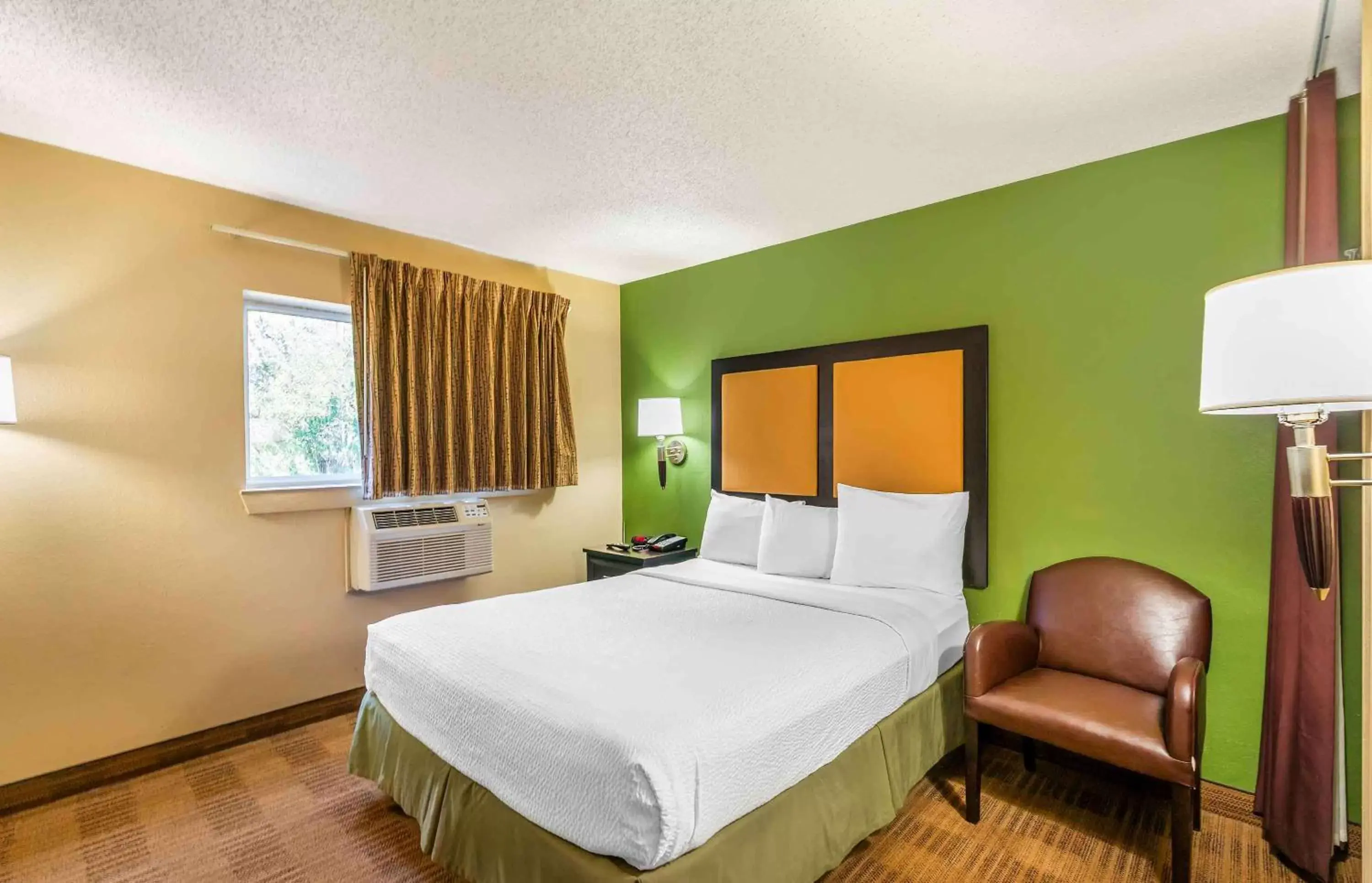 Queen Studio with One Queen Bed - Disability Access/Non-Smoking in Extended Stay America Select Suites - Destin - US 98 - Emerald Coast Pkwy Queen Studio with One Queen Bed - Disability Access/Non-Smoking in Extended Stay America Select Suites - Destin - US 98 - Emerald Coast Pkwy