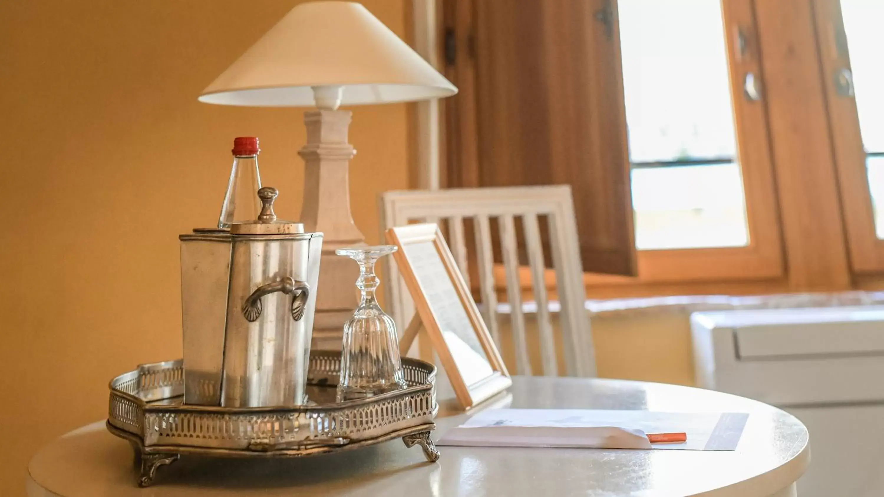 Coffee/tea facilities in Hôtel la Maison de Rhodes & Spa