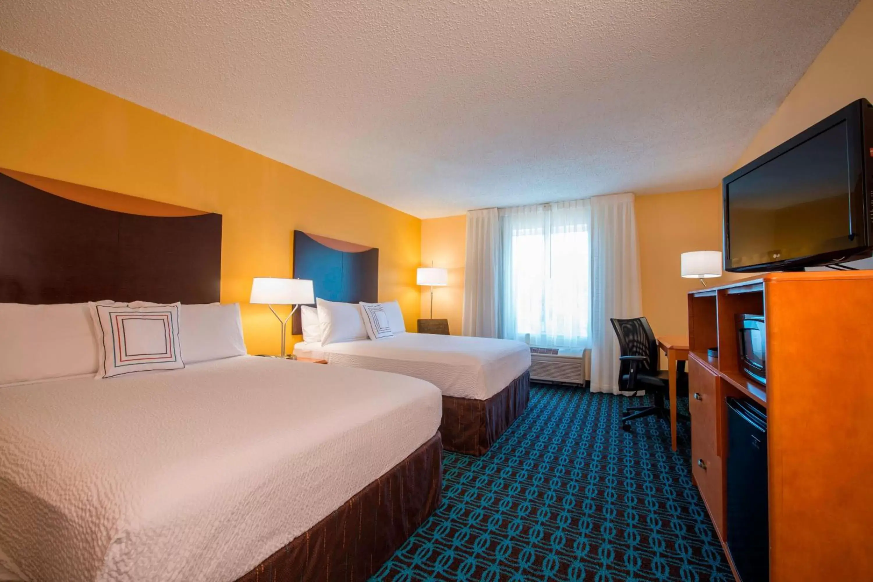 Photo of the whole room, Bed in Fairfield Inn & Suites by Marriott Greenwood