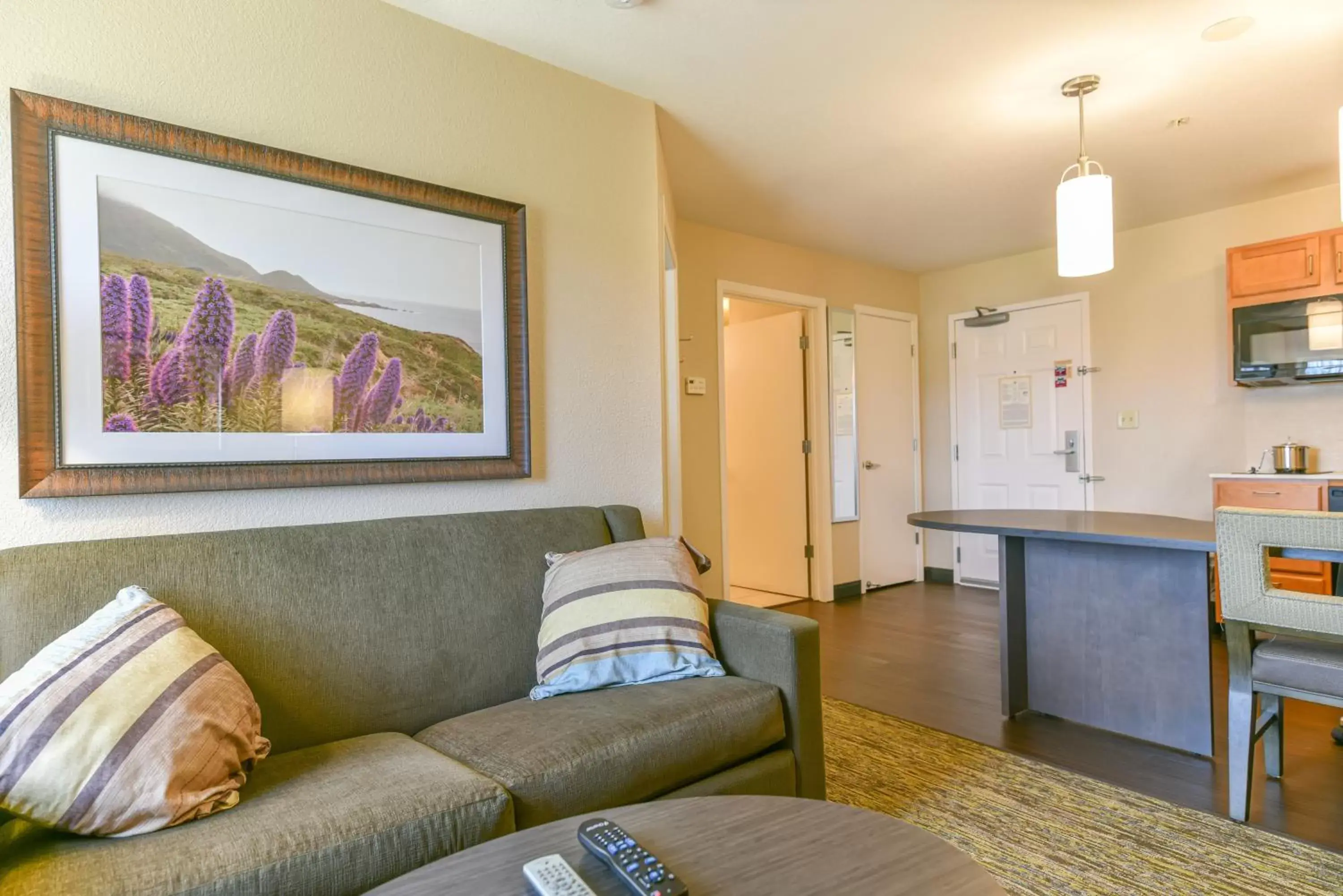 Photo of the whole room, Seating Area in Candlewood Suites Medford, an IHG Hotel