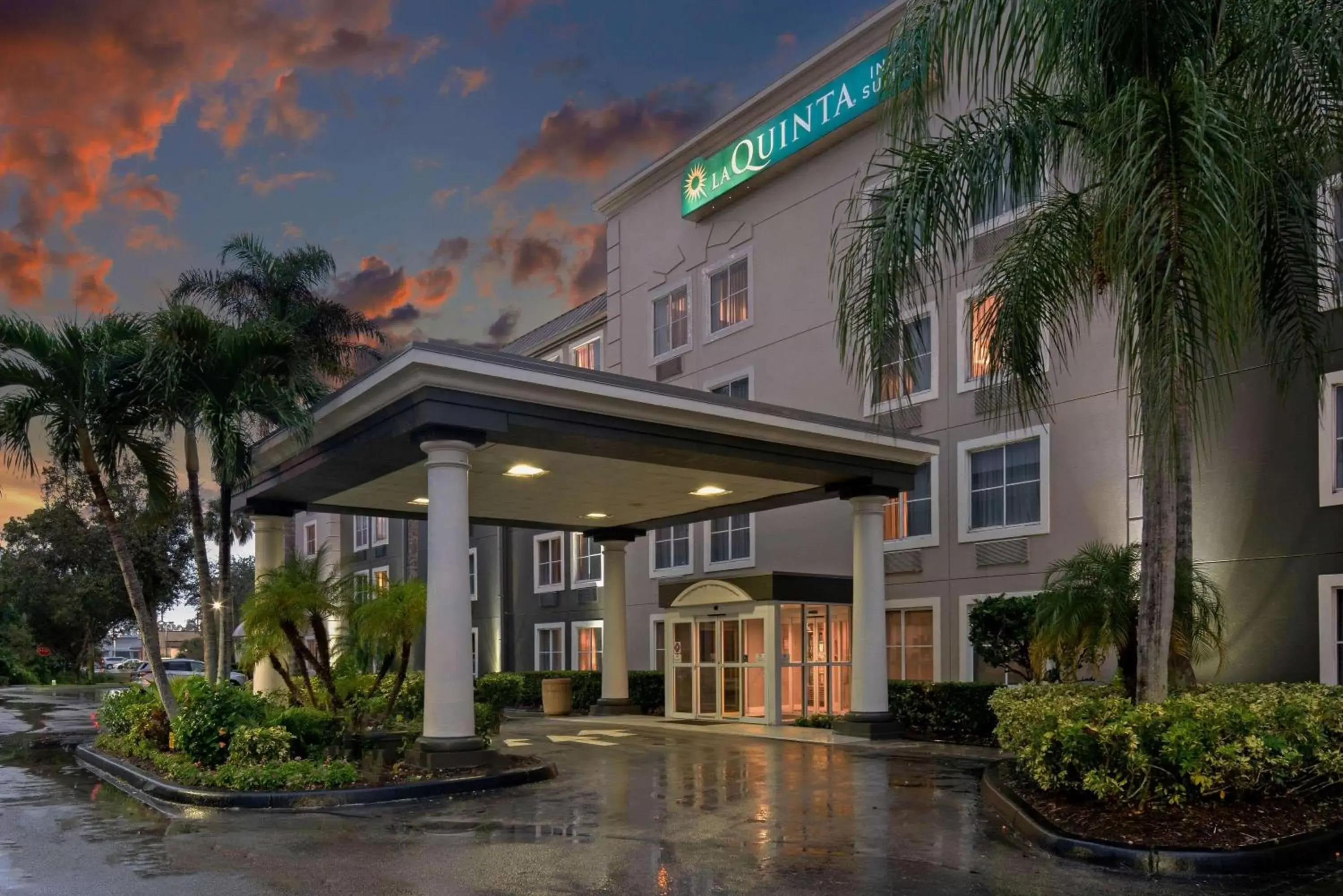 Property Building in La Quinta by Wyndham Naples East (I-75)