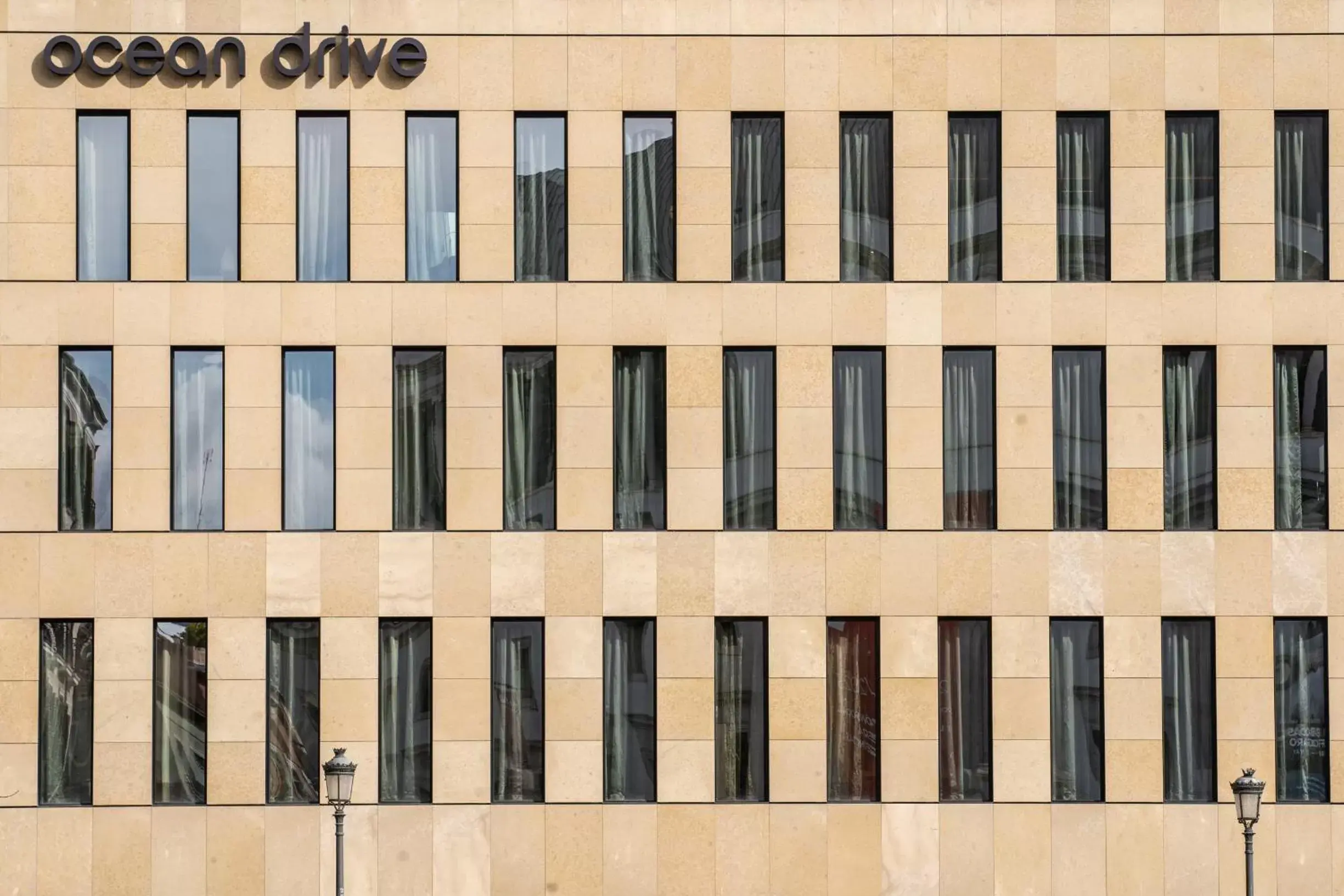 Facade/entrance in Ocean Drive Madrid Facade/entrance in Ocean Drive Madrid