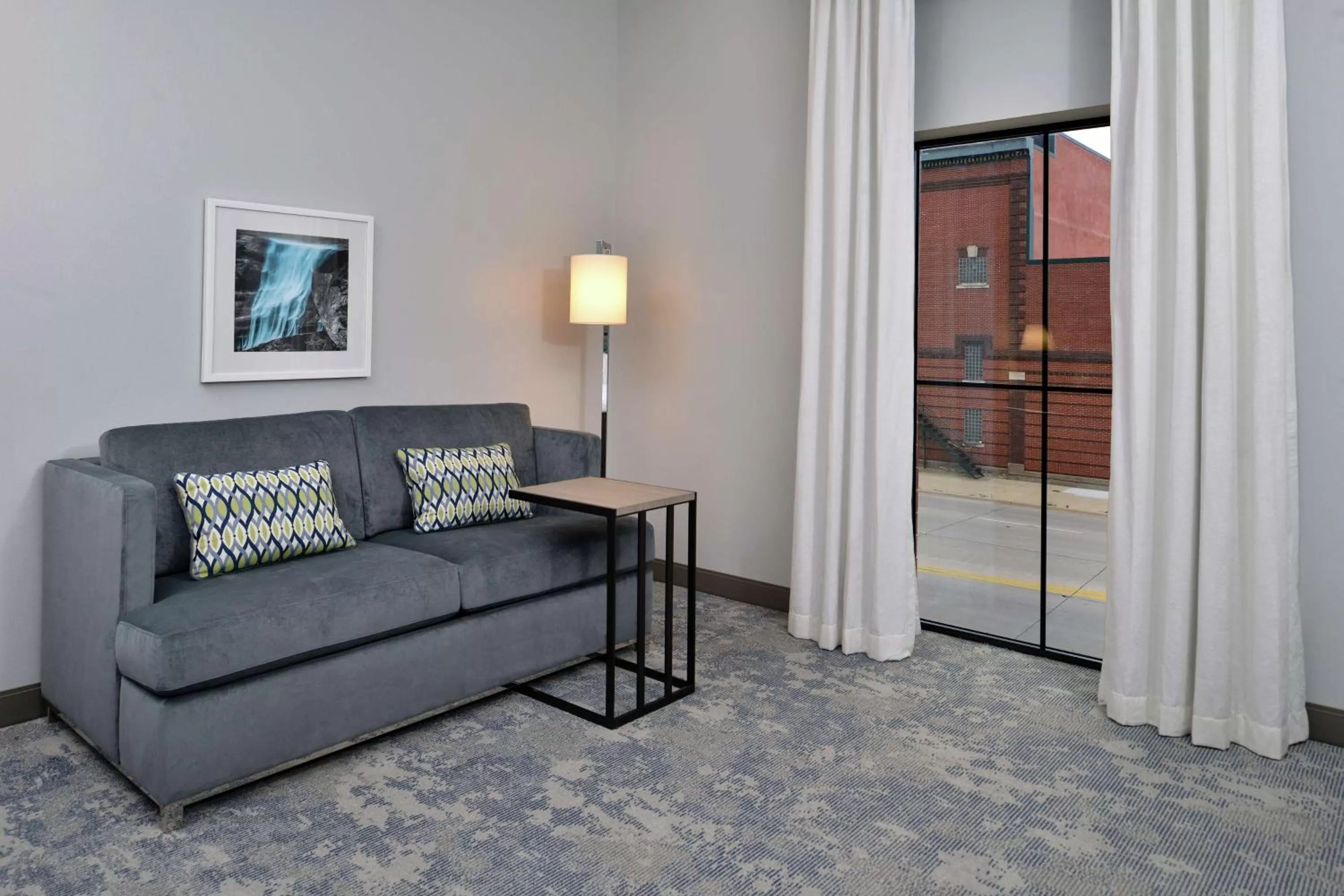 Living room in Hampton Inn Cedar Falls Downtown, Ia