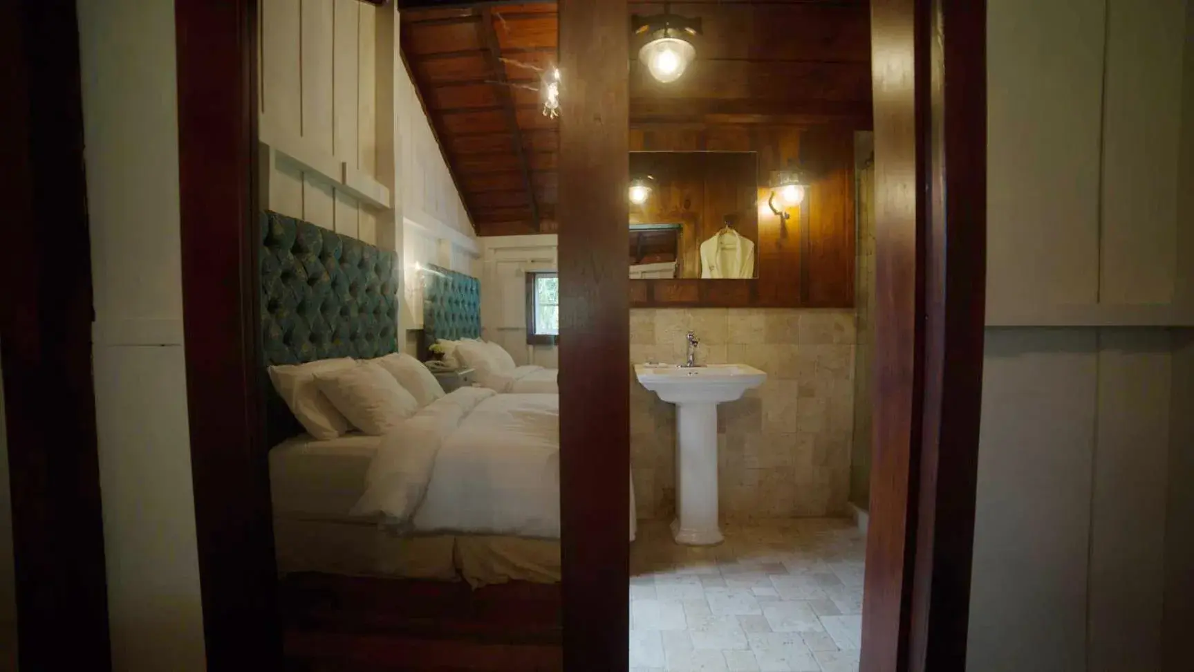Photo of the whole room, Bathroom in Hotel Finca Lerida Coffee Plantation and Boutique Hotel