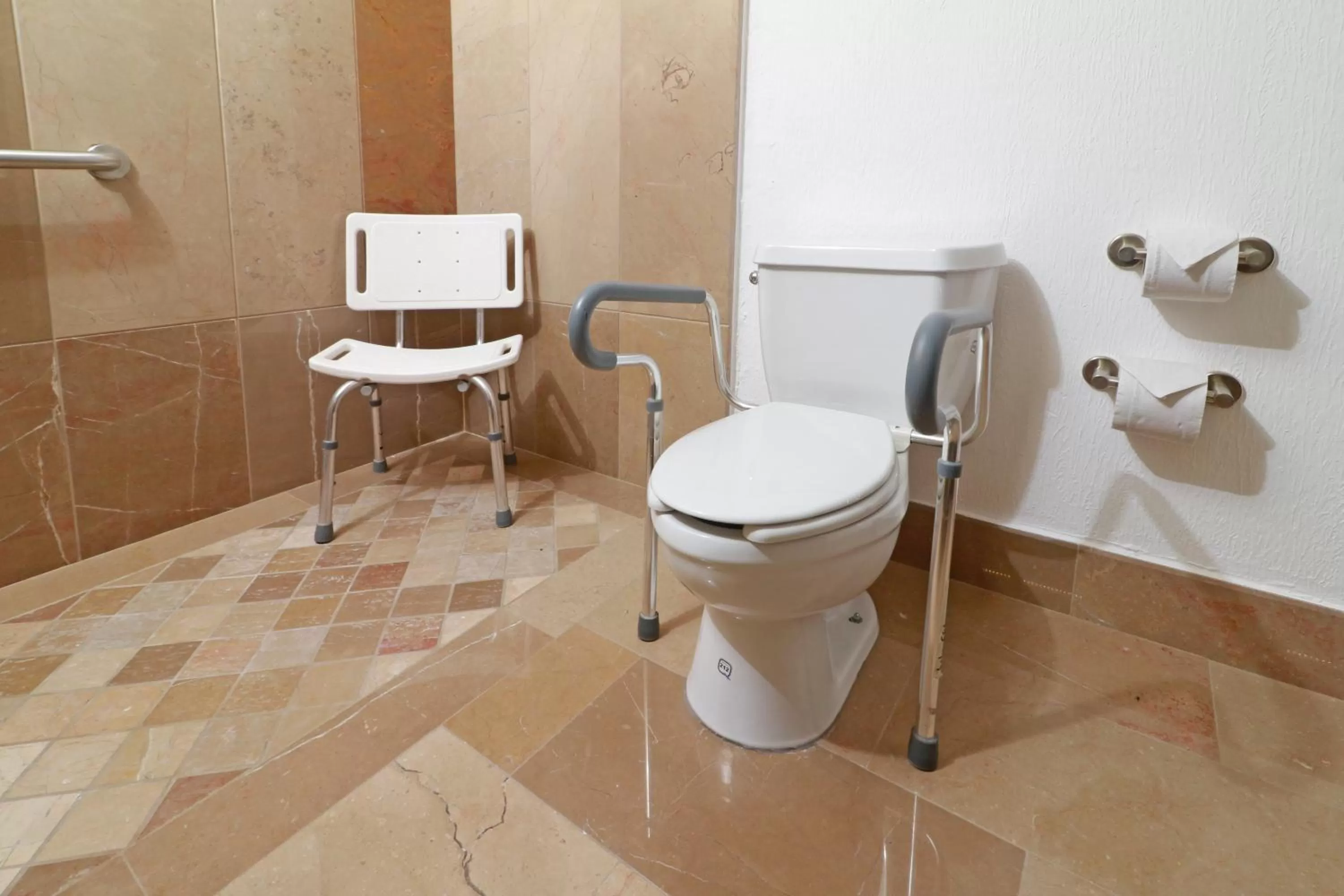 King Room - Mobility Access Tub - Non-Smoking in Holiday Inn Queretaro Zona Diamante, an IHG Hotel