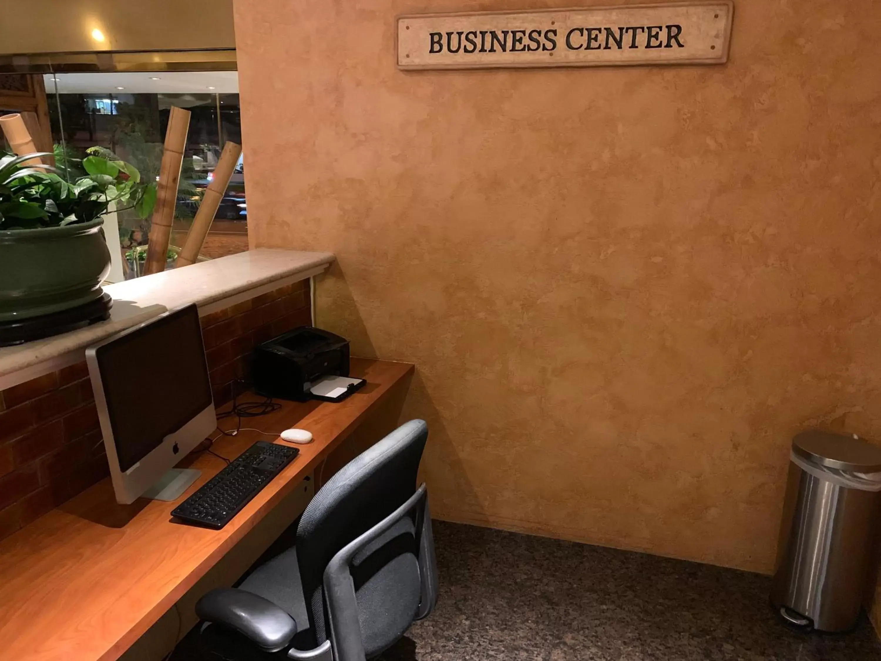 Business facilities in Luana Waikiki Hotel & Suites