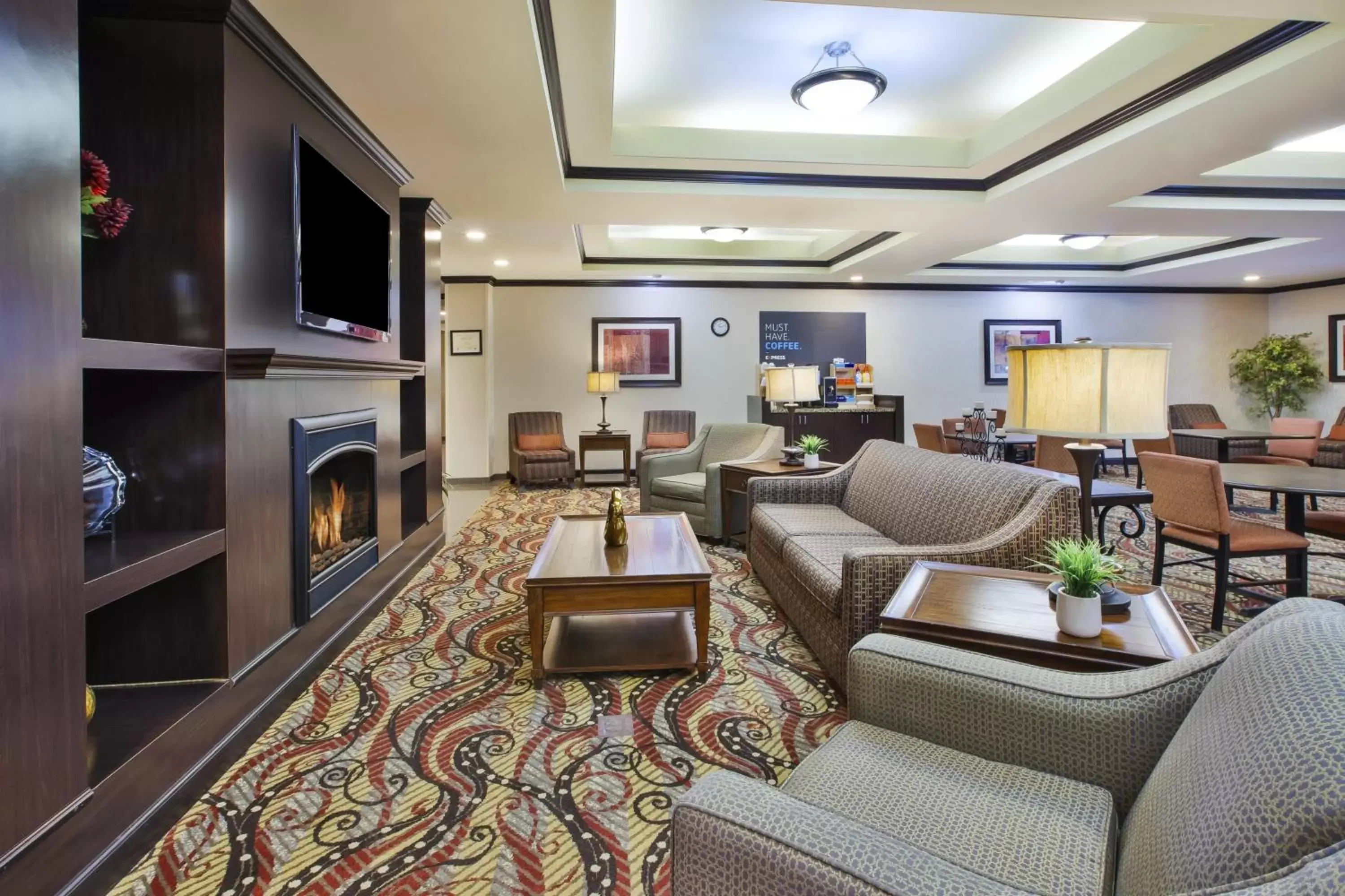 Lobby or reception, Seating Area in Holiday Inn Express and Suites Wheeling, an IHG Hotel