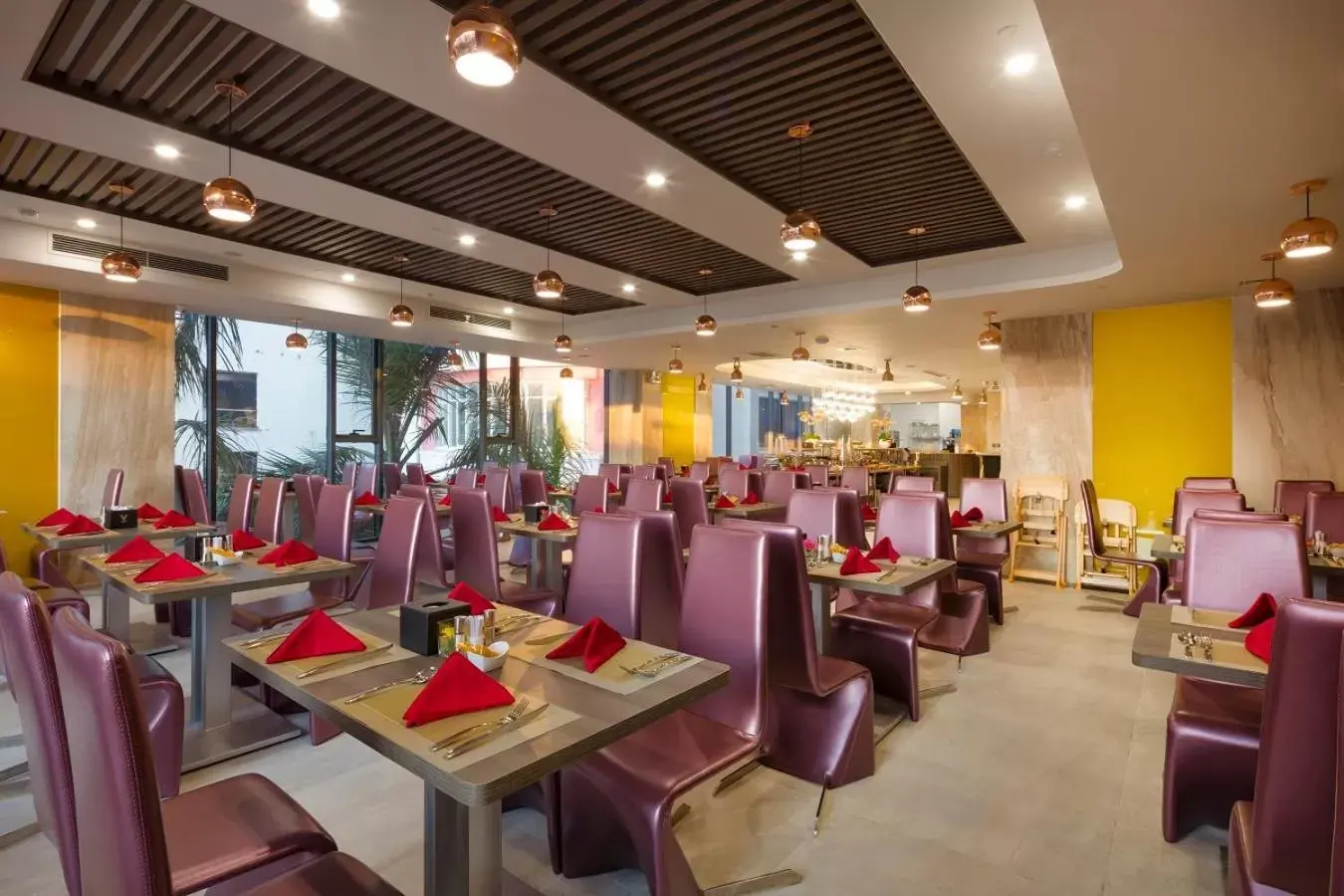 Shower, Restaurant/Places to Eat in V Hotel Nha Trang