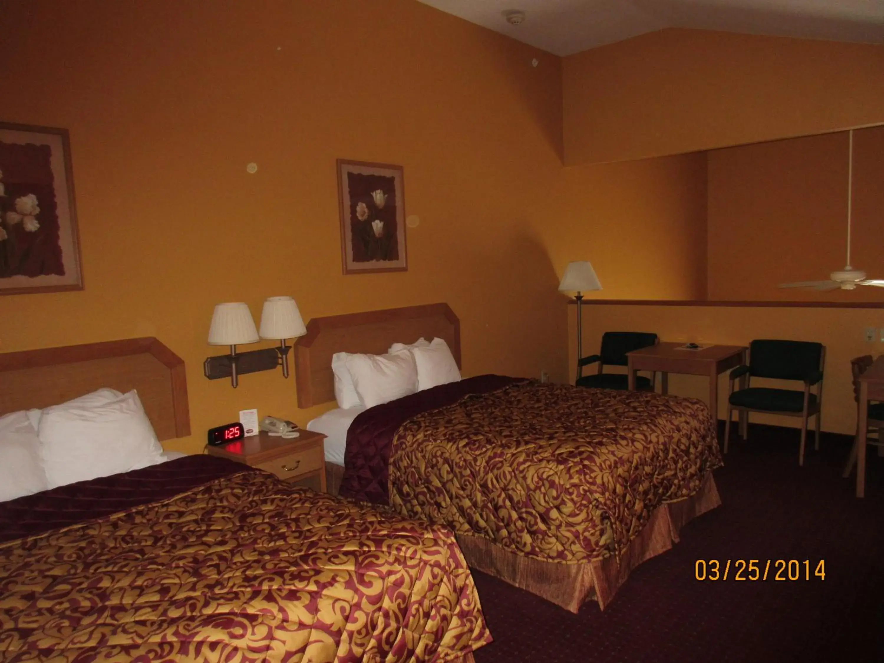 Bed in Parkfield Inn - Warsaw