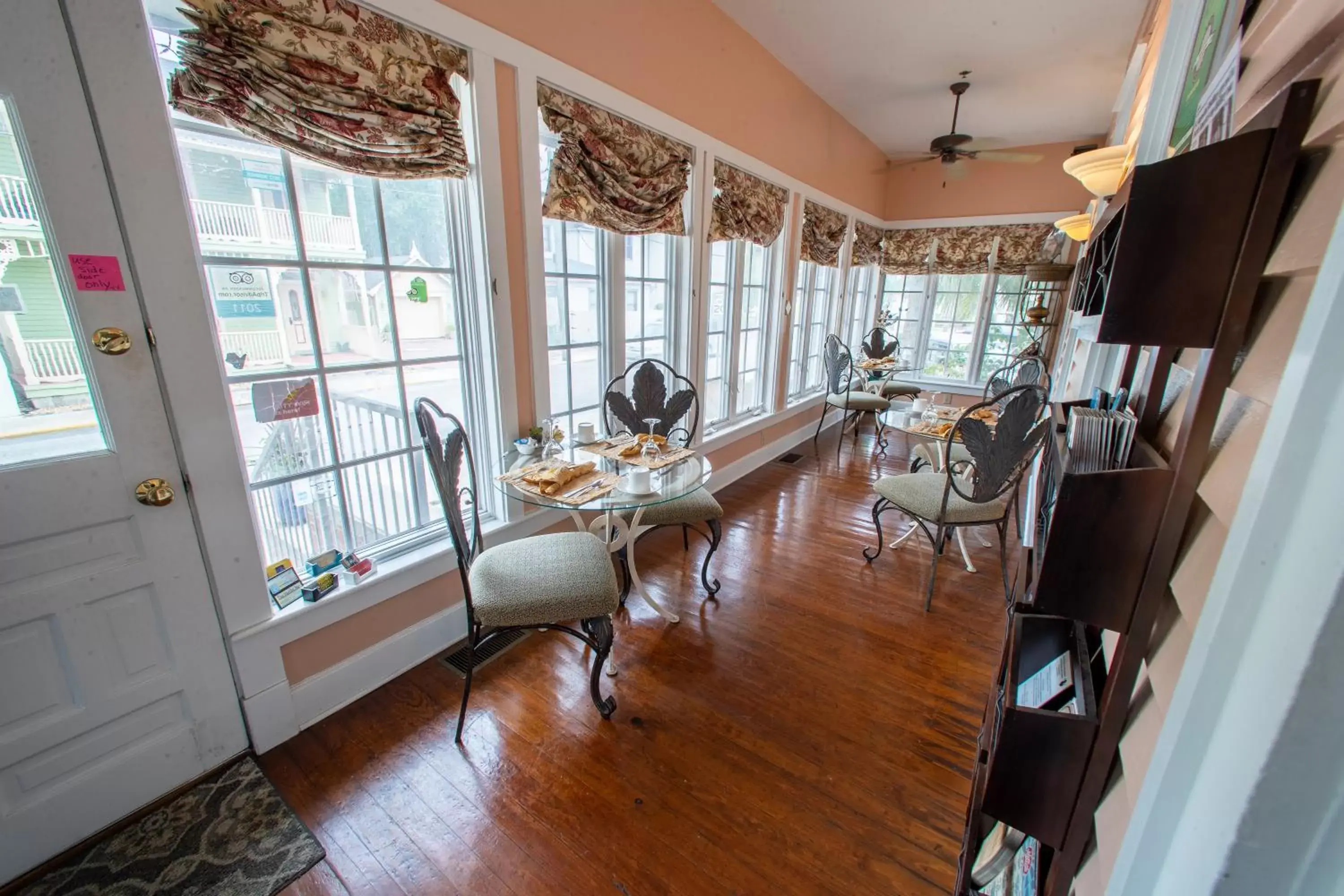 Patio, Restaurant/Places to Eat in Carriage Way Centennial House - Adult Only- Saint Augustine