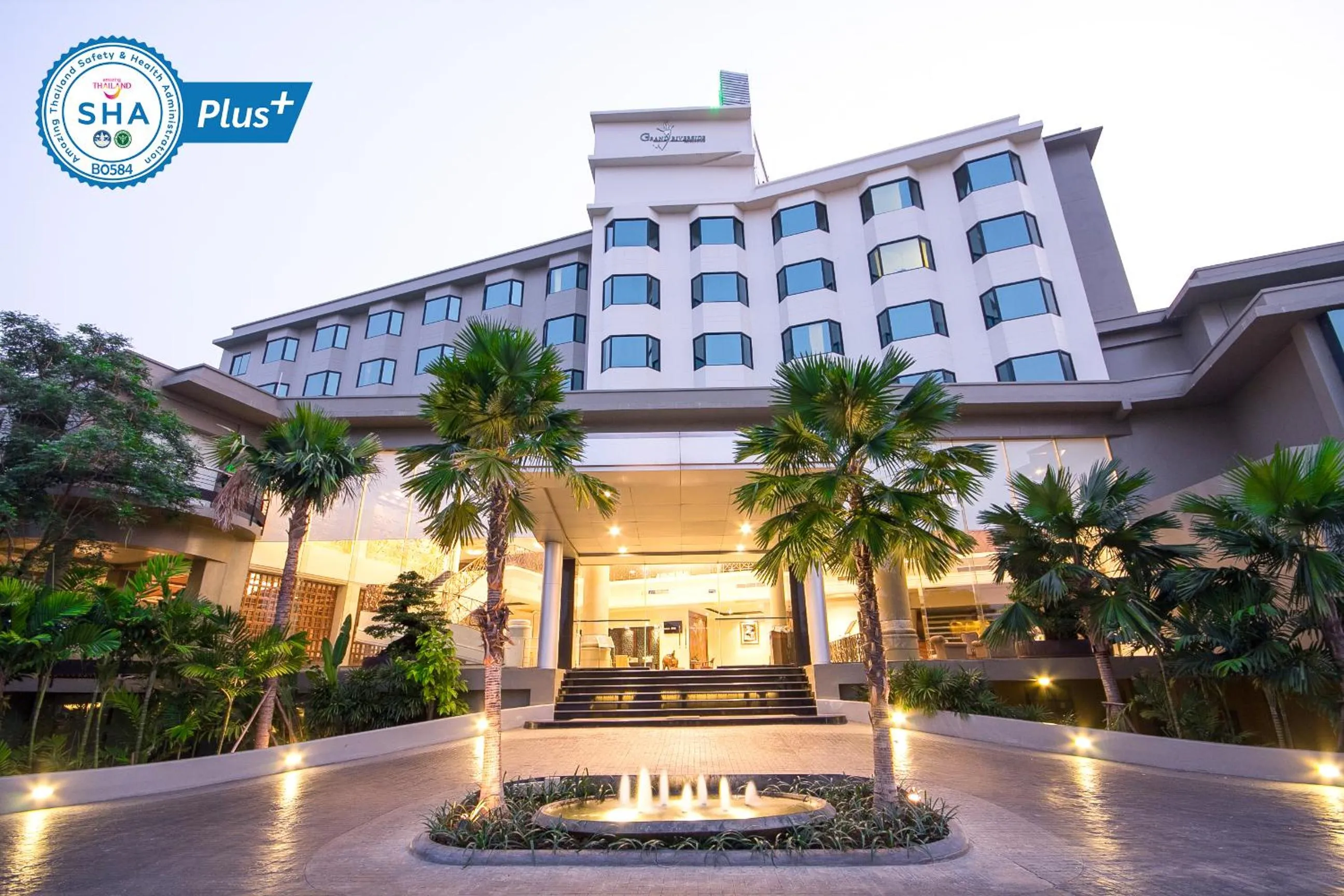 The Grand Riverside Hotel