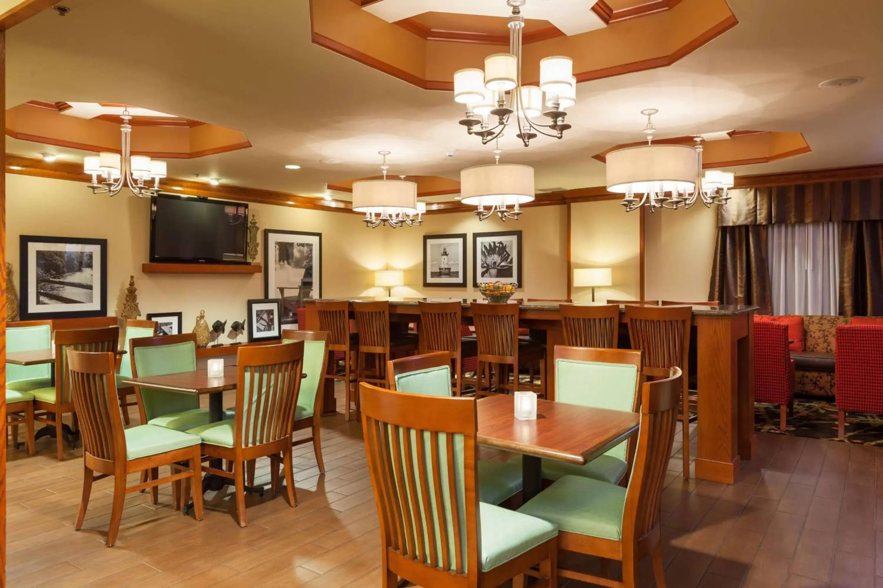 Dining area, Restaurant/Places to Eat in Hampton Inn Elkton