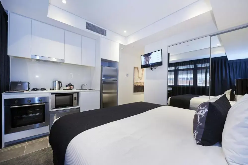 Kitchen/Kitchenette in Silkari Suites at Chatswood