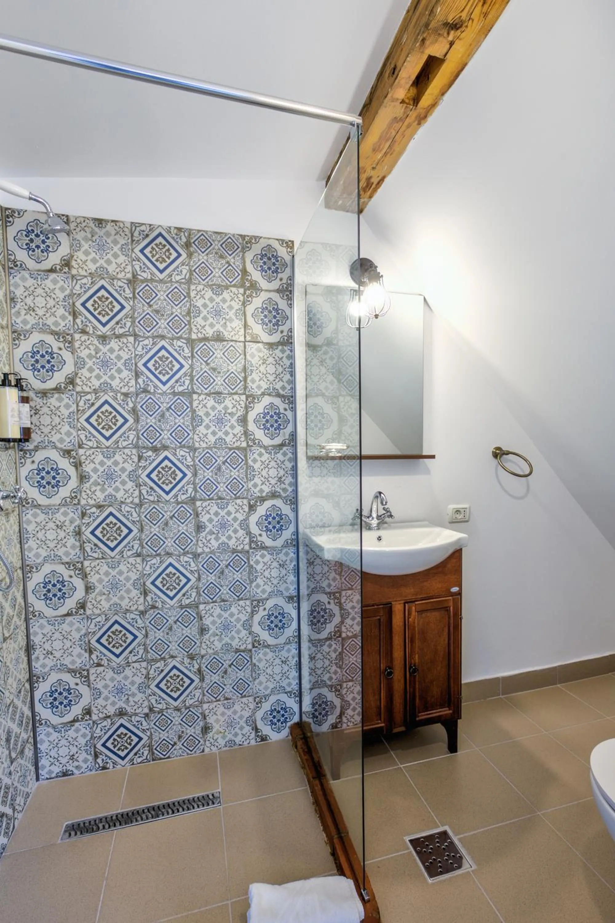 Shower in Residence Central Annapolis