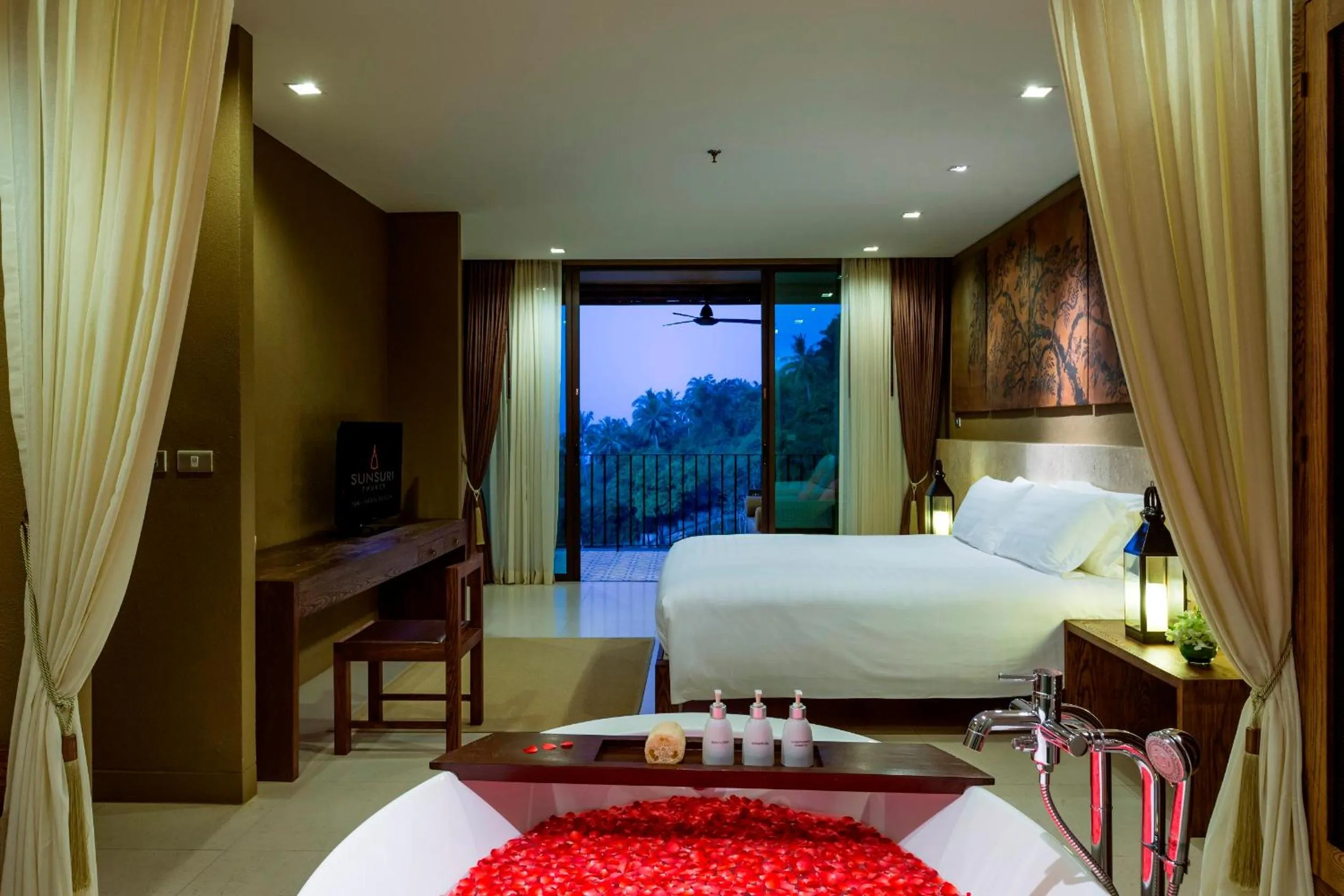 Bathroom, Bed in SUNSURI PHUKET, Nai Harn Beach